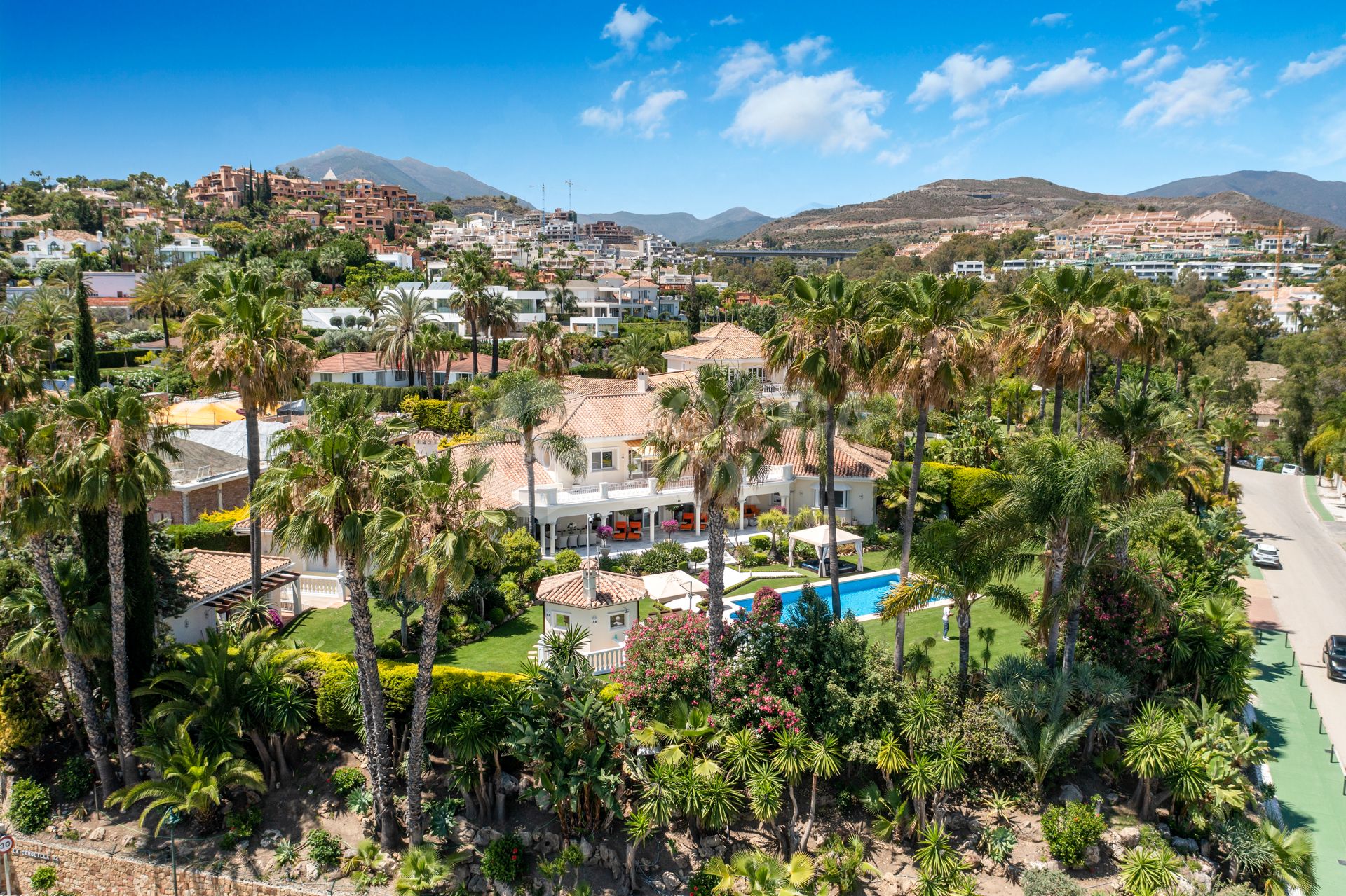 Refined Andalusian Villa with Contemporary Elegance in La Cerquilla, Nueva Andalucía