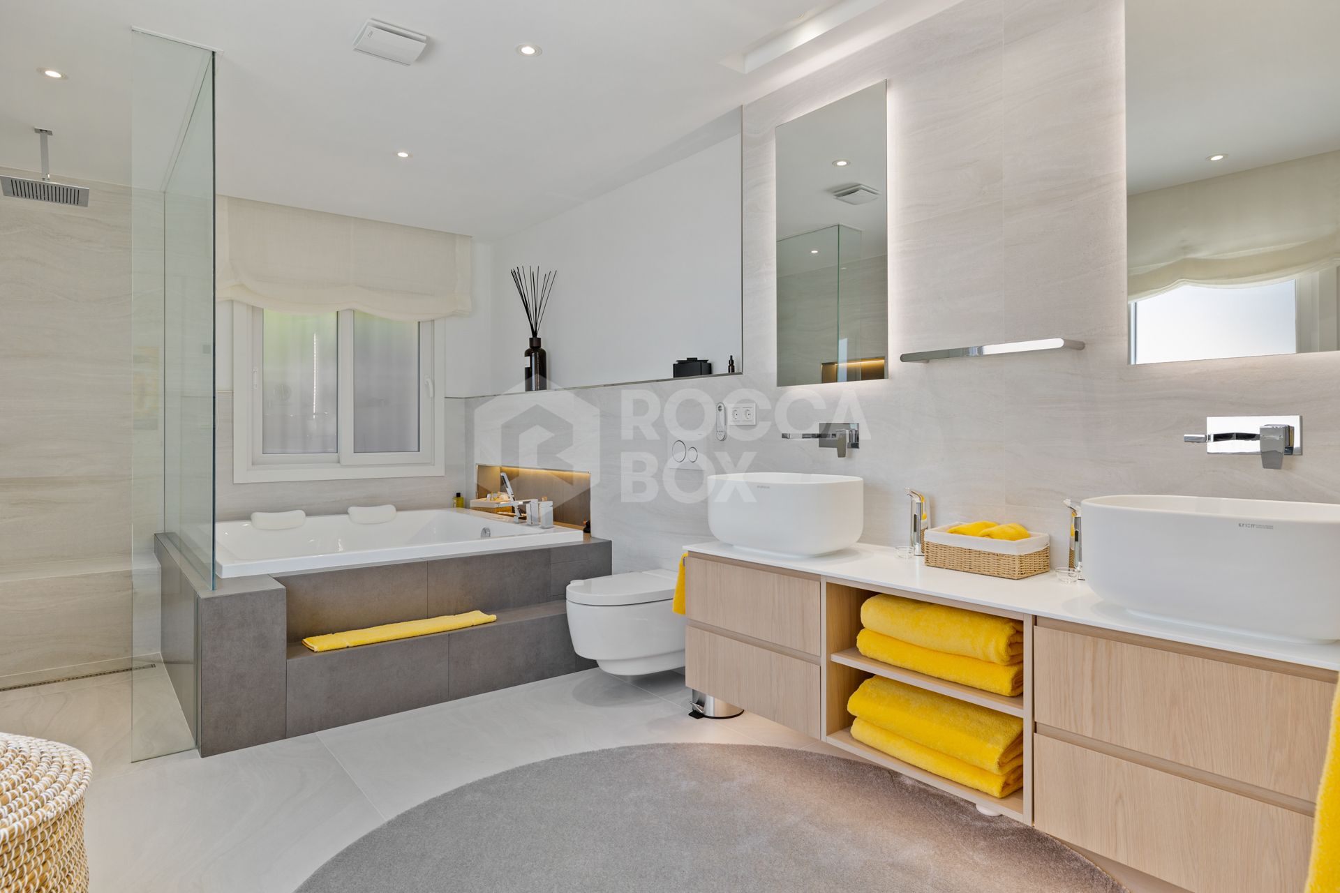 Refined Andalusian Villa with Contemporary Elegance in La Cerquilla, Nueva Andalucía