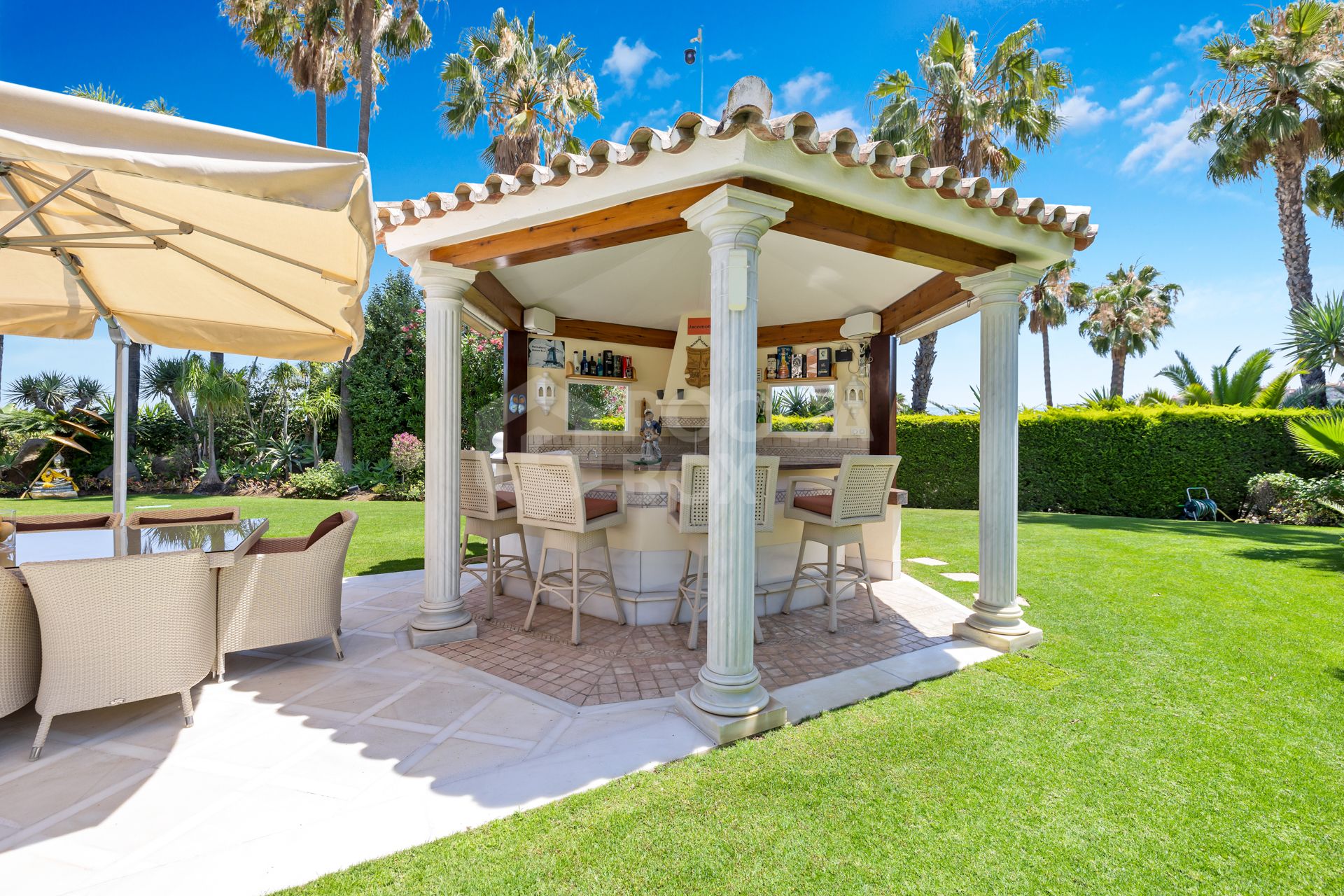 Refined Andalusian Villa with Contemporary Elegance in La Cerquilla, Nueva Andalucía