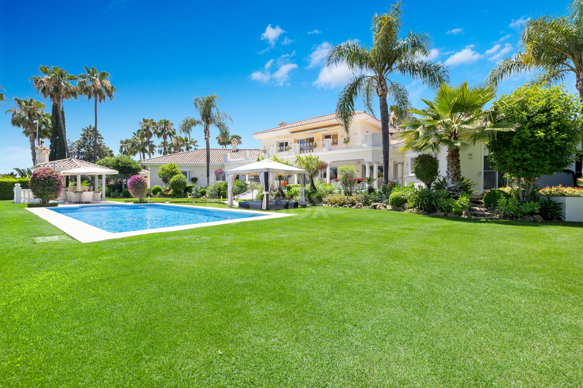 Refined Andalusian Villa with Contemporary Elegance in La Cerquilla, Nueva Andalucía