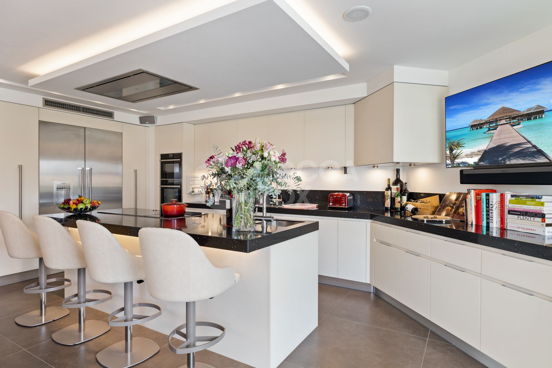 Refined Andalusian Villa with Contemporary Elegance in La Cerquilla, Nueva Andalucía