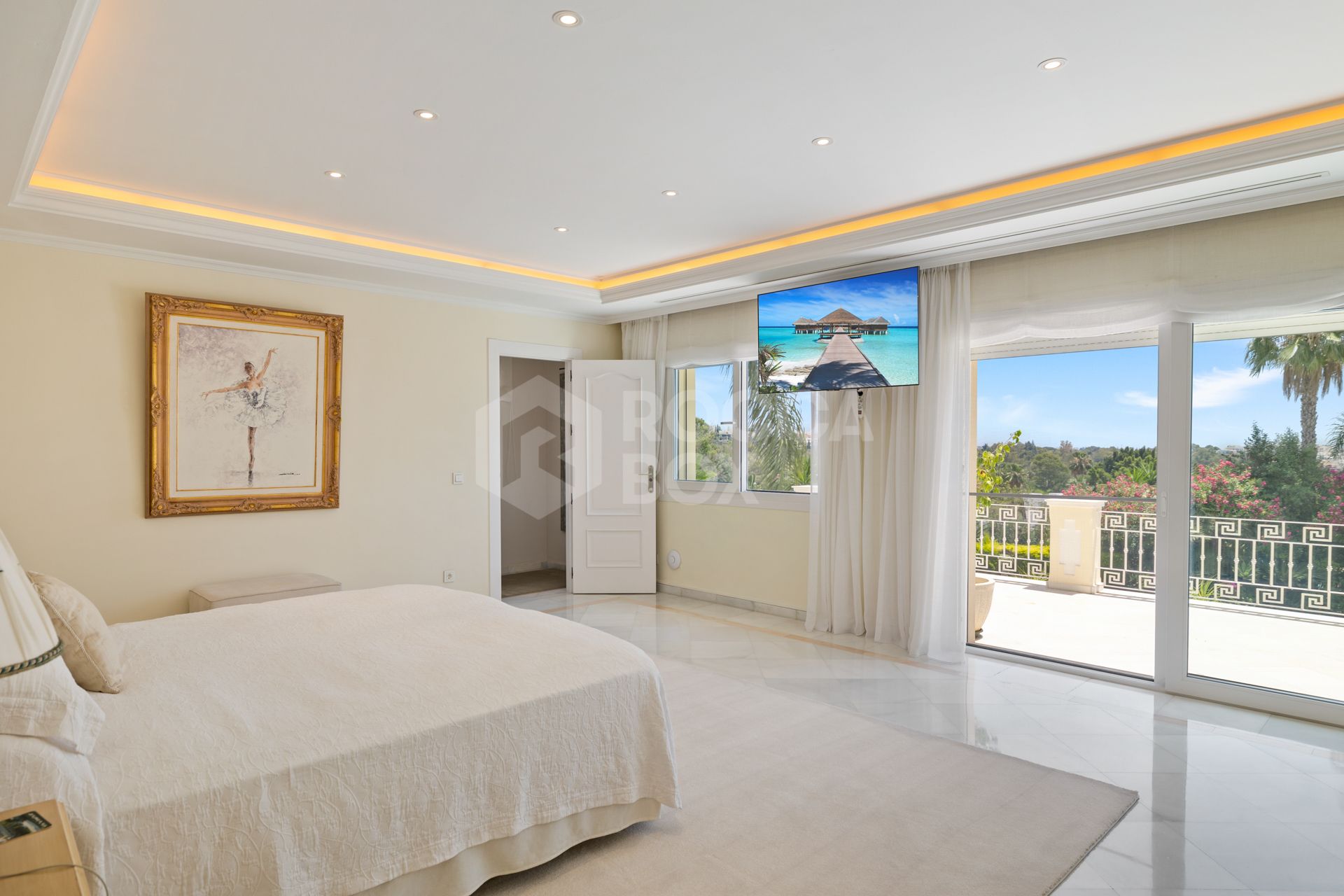 Refined Andalusian Villa with Contemporary Elegance in La Cerquilla, Nueva Andalucía