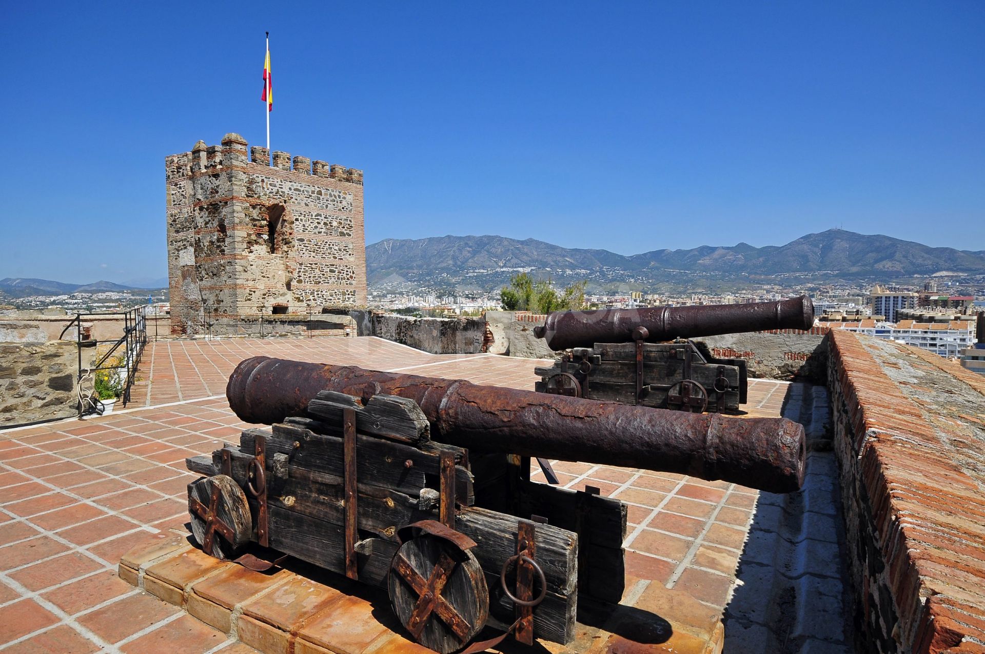 Modern 2-Bedroom Apartment with Sea and Mountain Views on the Costa del Sol