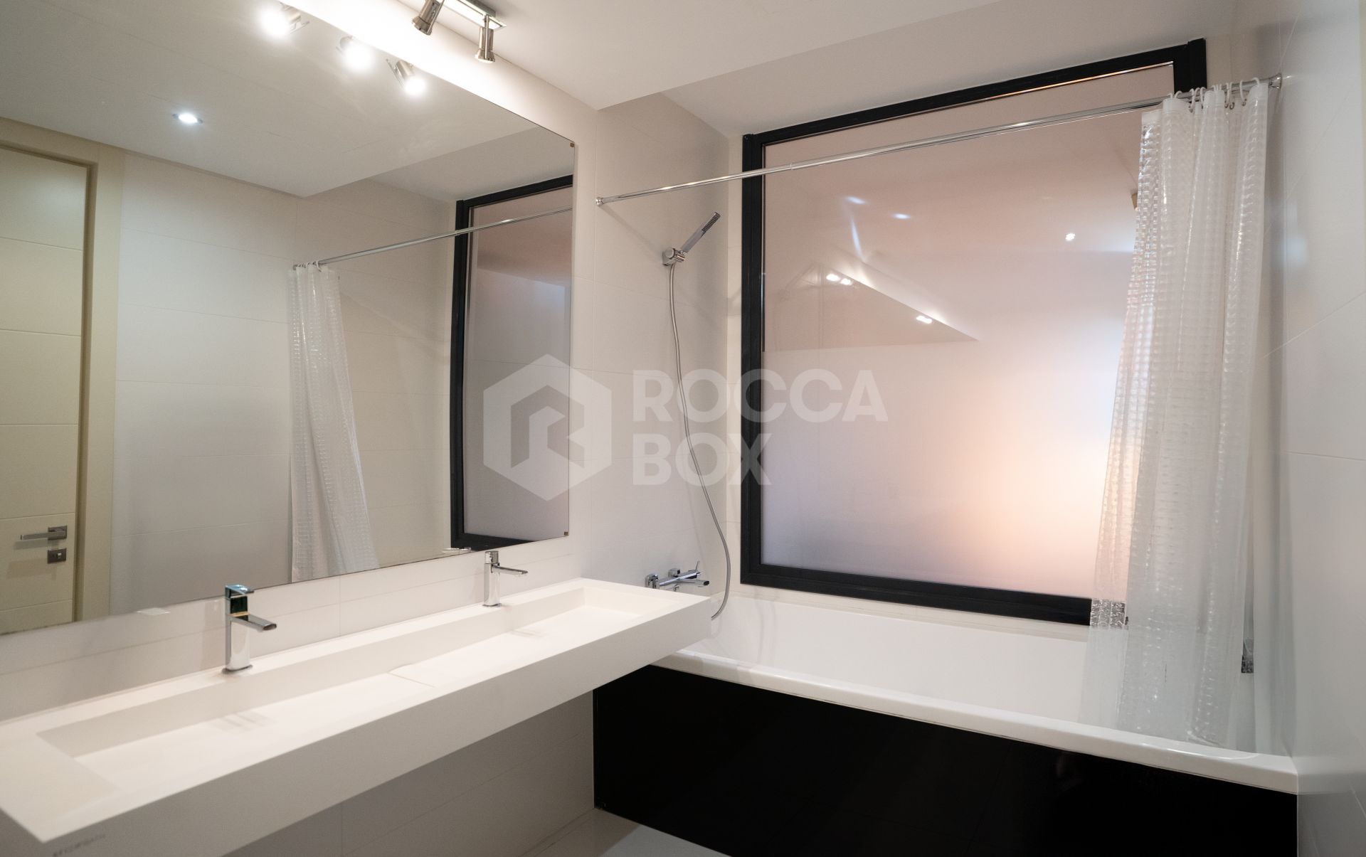 Exclusive 3 Bedroom Ground Floor Apartment with Private Garden