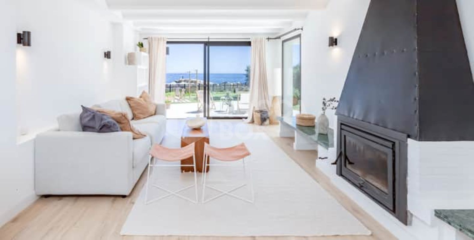 Beachfront Villa in Estepona