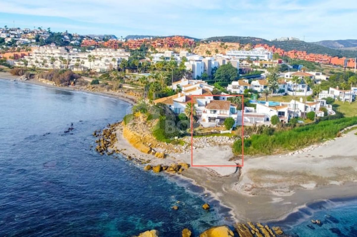 Beachfront Villa in Estepona