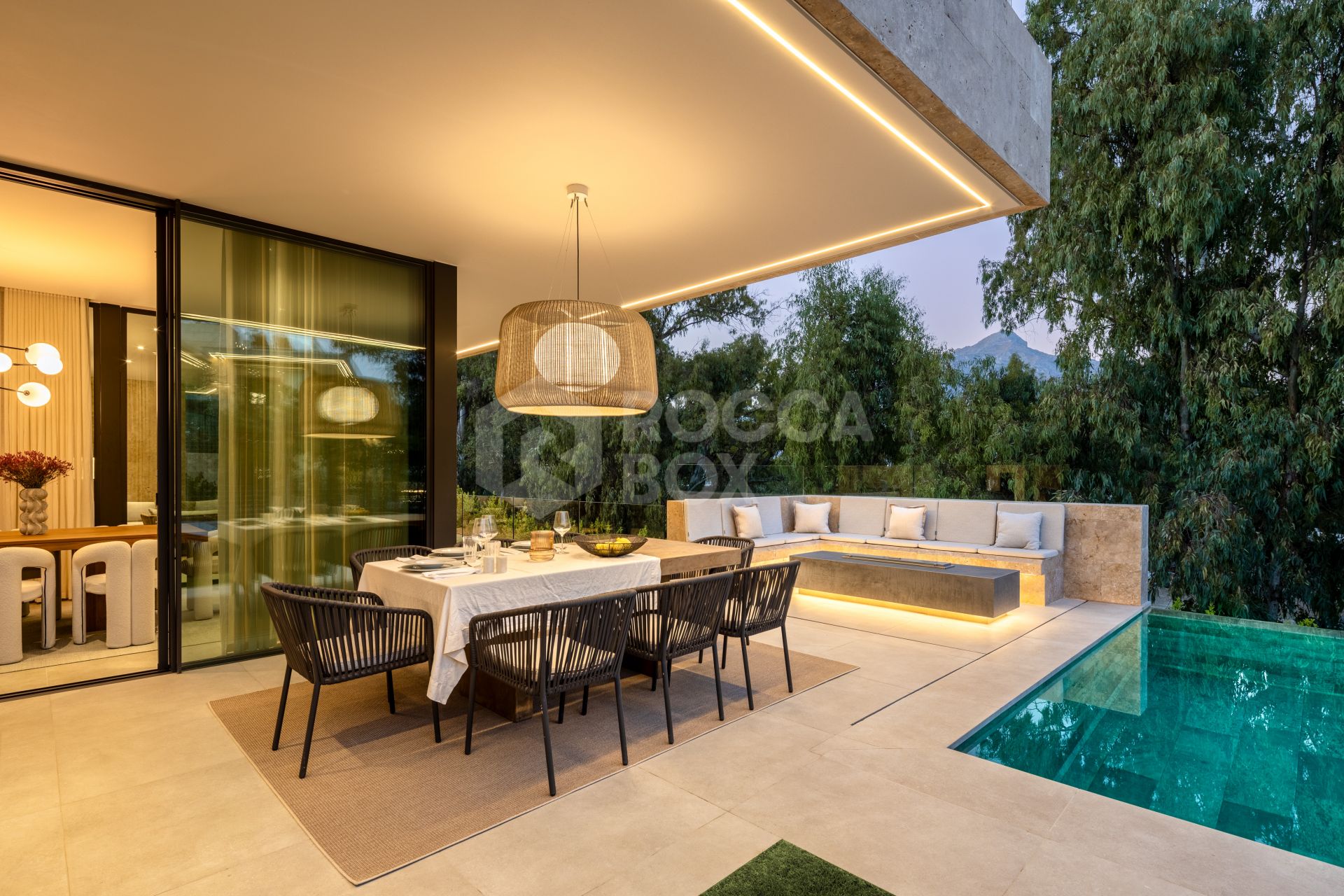 Luxury Oasis in Harmony with Nature: A Modern Villa with Endless Customization