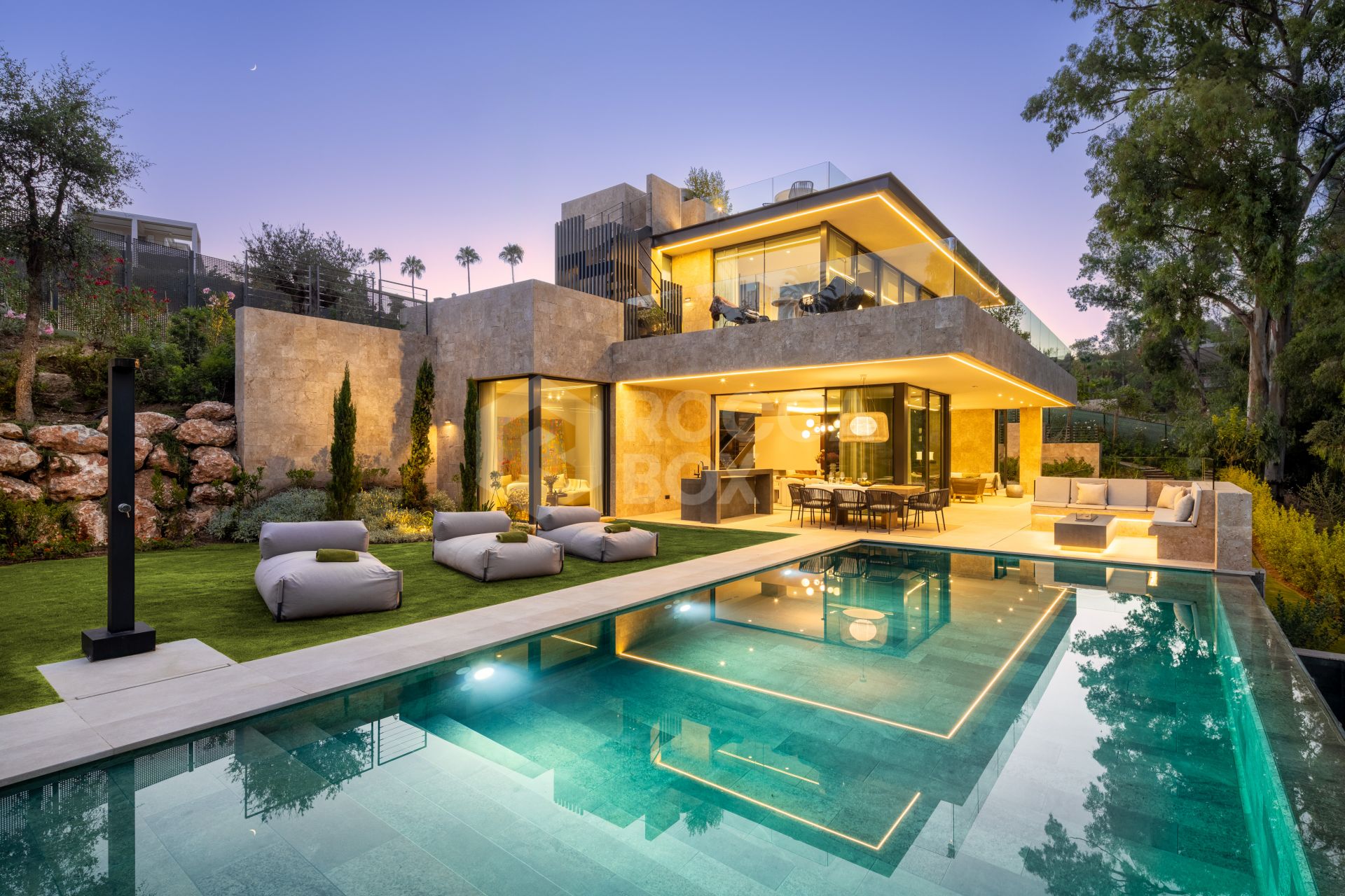 Luxury Oasis in Harmony with Nature: A Modern Villa with Endless Customization