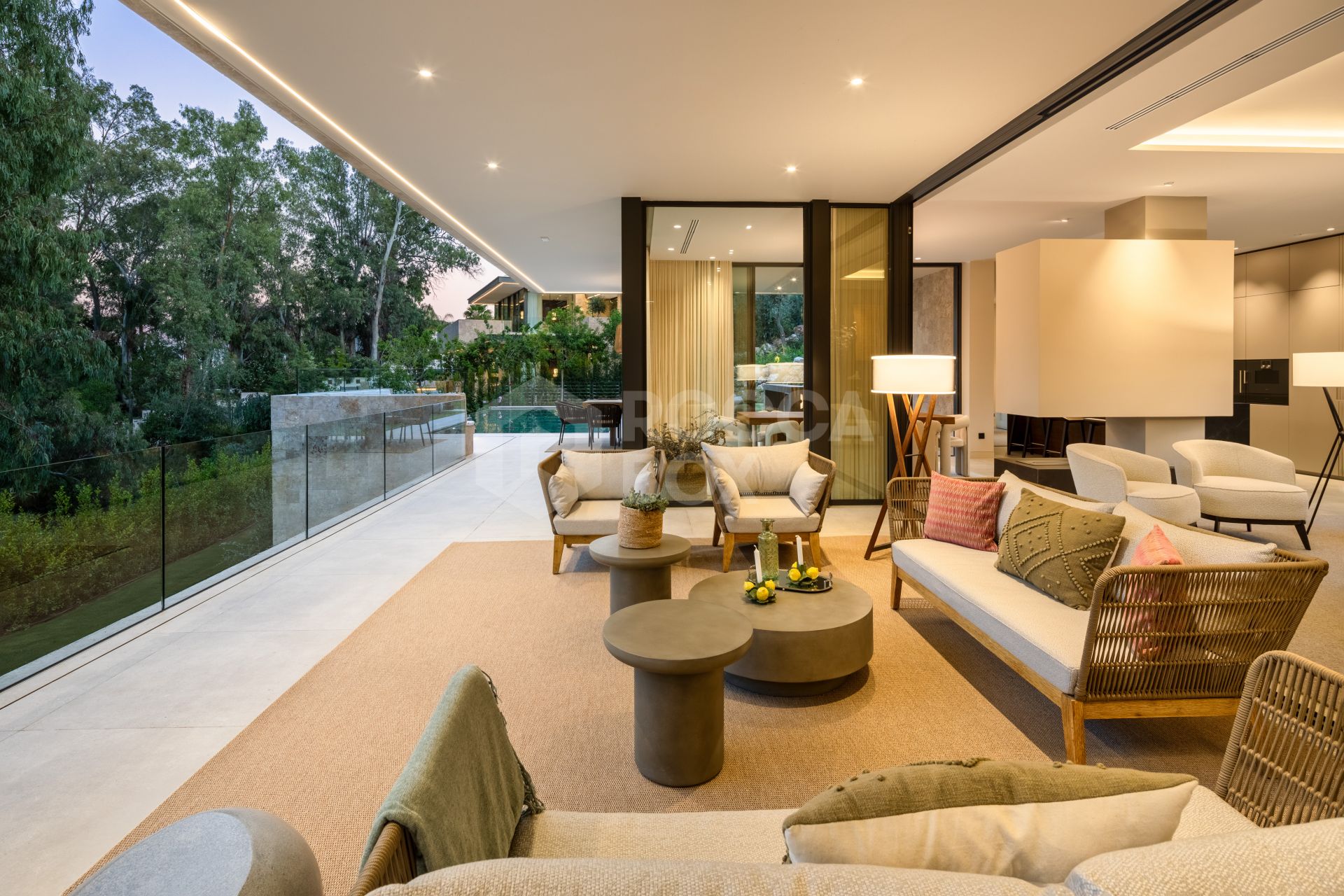 Luxury Oasis in Harmony with Nature: A Modern Villa with Endless Customization