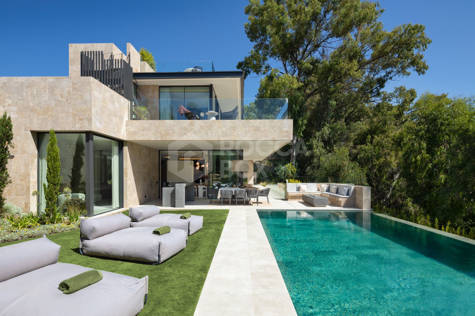 Luxury Oasis in Harmony with Nature: A Modern Villa with Endless Customization