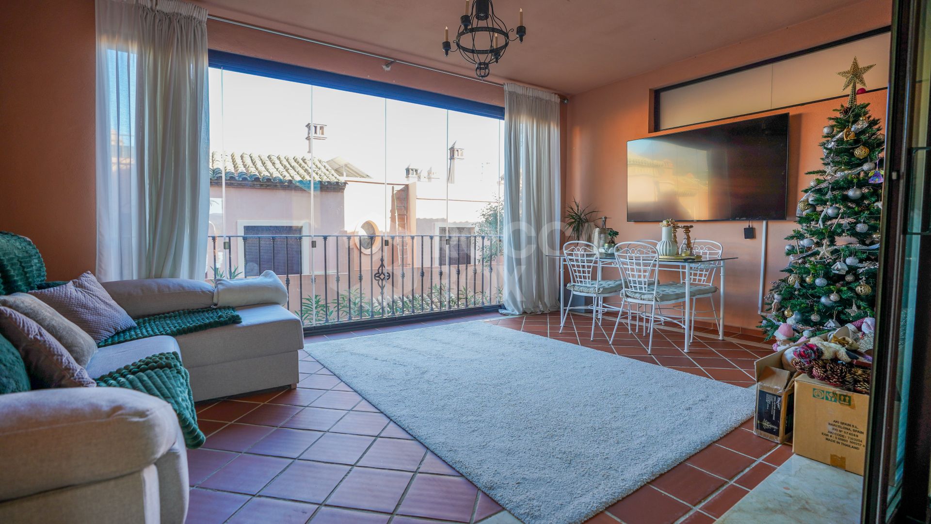 Townhouse in Estepona with Lovely Views