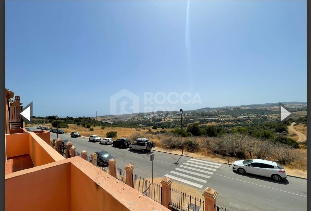 Townhouse in Estepona with Lovely Views