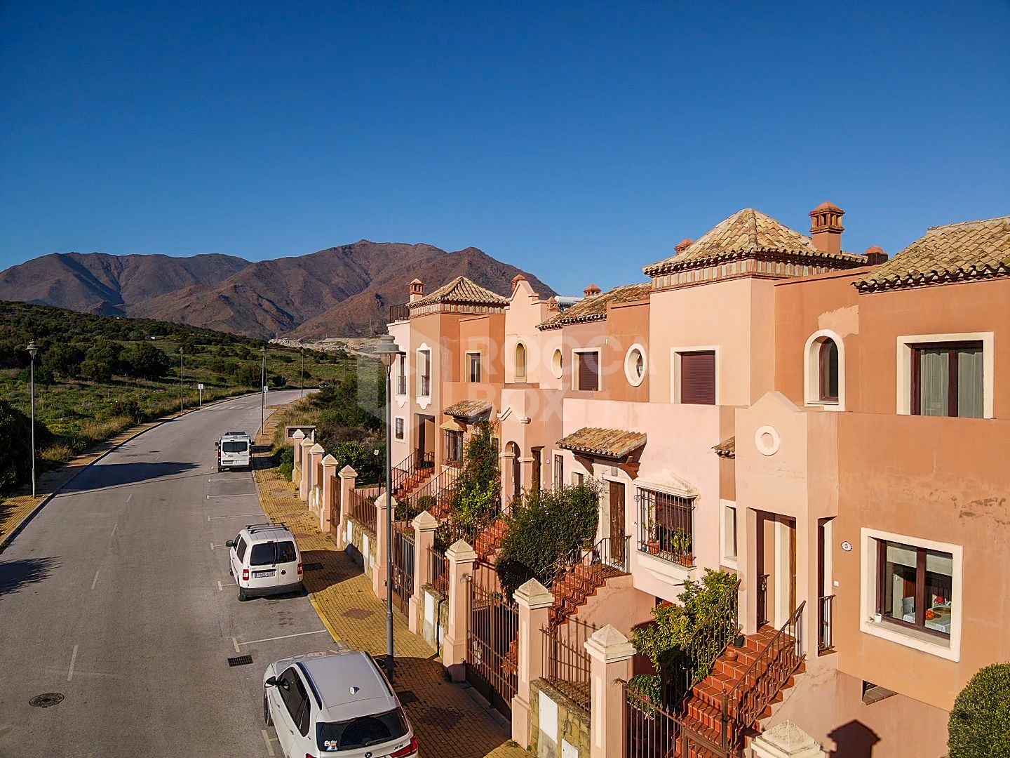 Townhouse in Estepona with Lovely Views