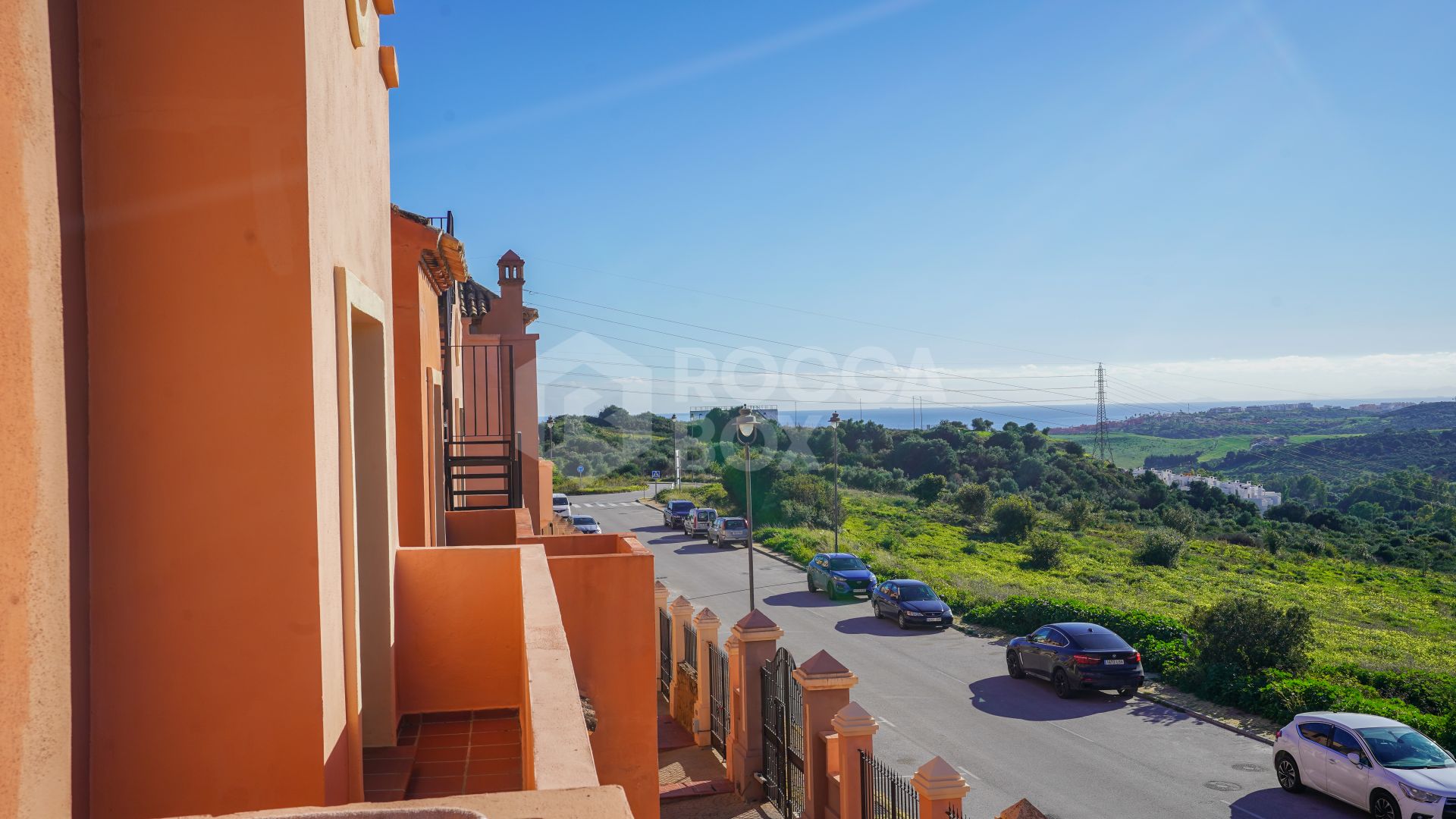 Townhouse in Estepona with Lovely Views