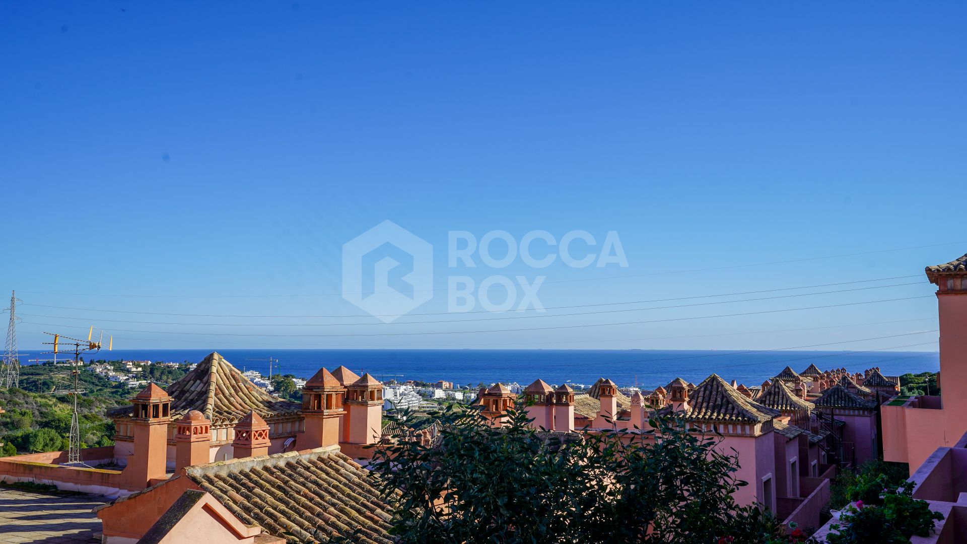 Townhouse in Estepona with Lovely Views