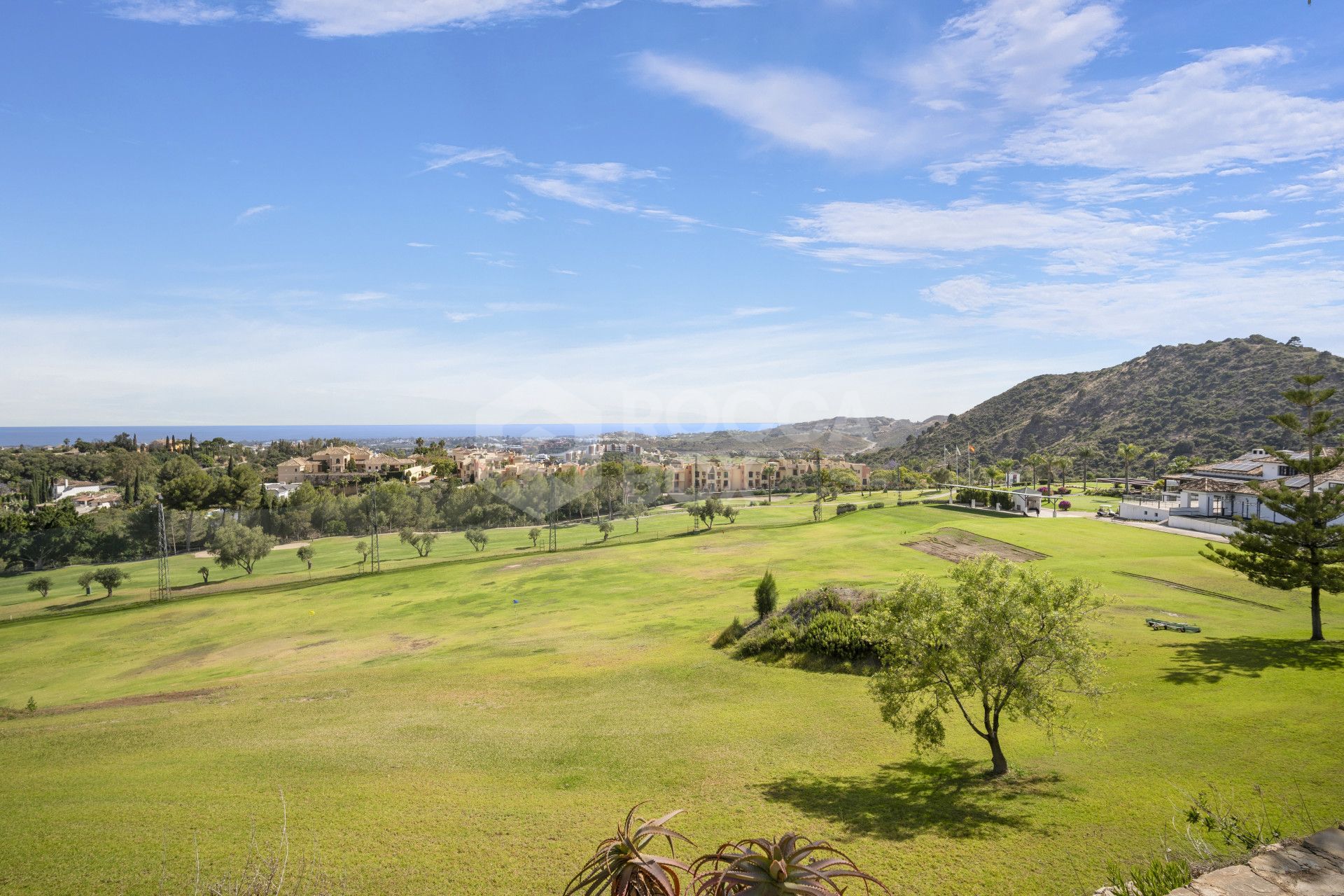 Luxurious Villa Overlooking Golf, Sea and Mountains