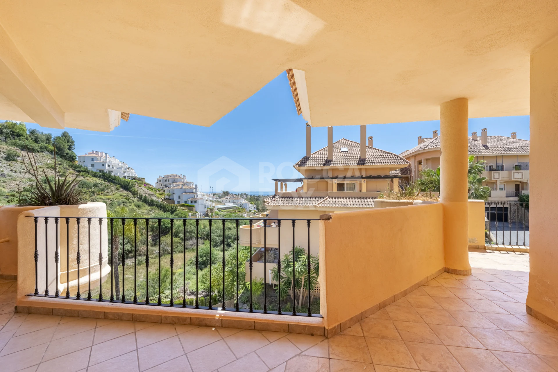 Elegant Coastal Living: Charming 2 Bed, 2 Bath Apartment in Aloha Hill Club