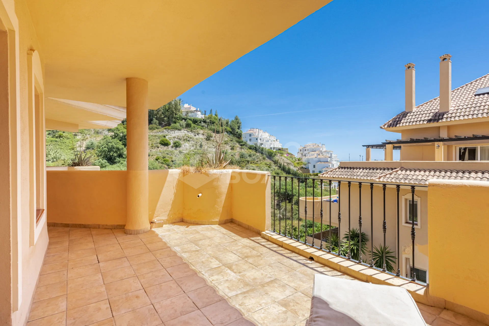 Elegant Coastal Living: Charming 2 Bed, 2 Bath Apartment in Aloha Hill Club