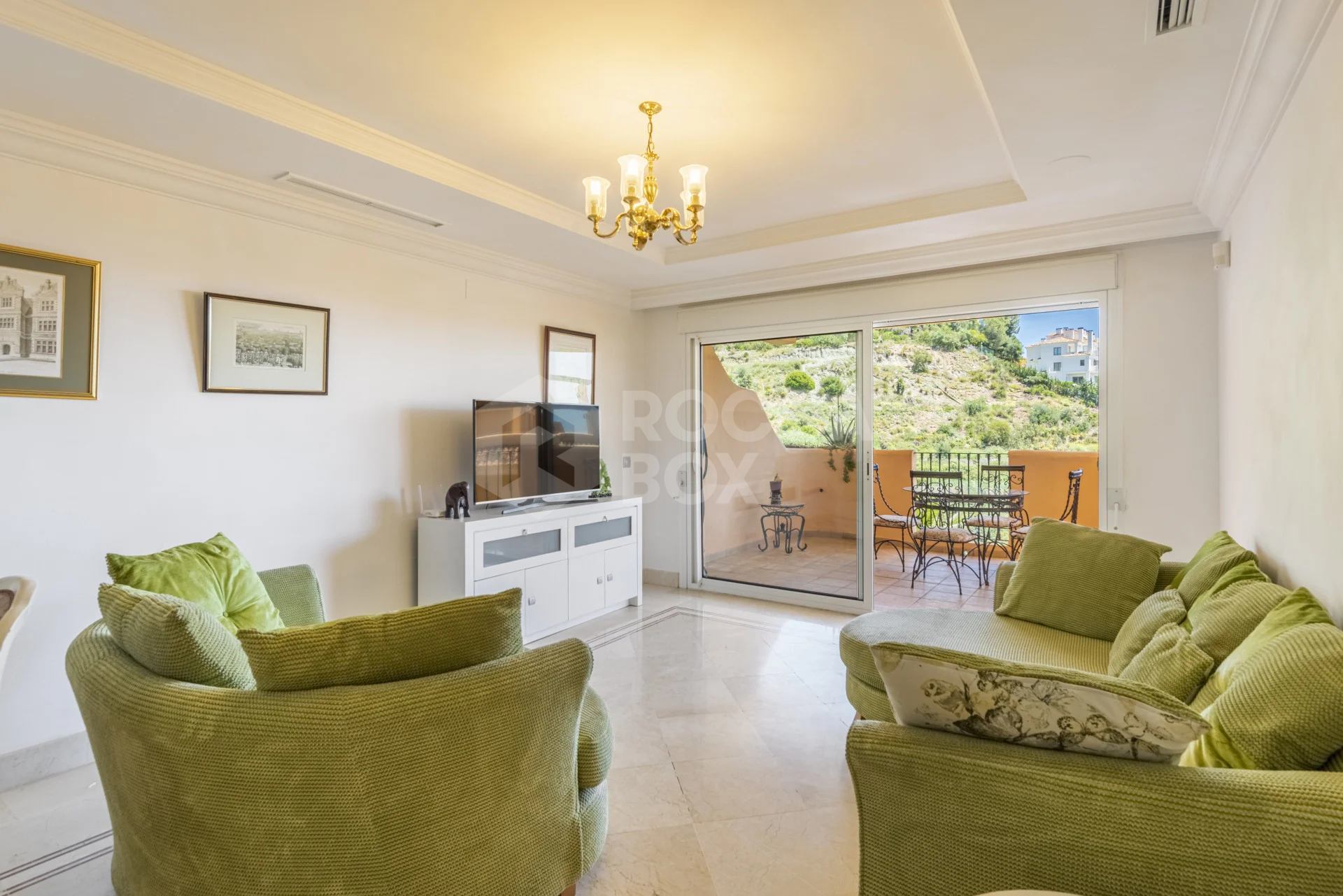 Elegant Coastal Living: Charming 2 Bed, 2 Bath Apartment in Aloha Hill Club