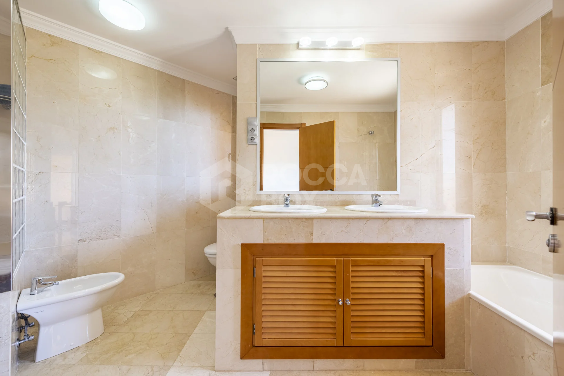 Elegant Coastal Living: Charming 2 Bed, 2 Bath Apartment in Aloha Hill Club