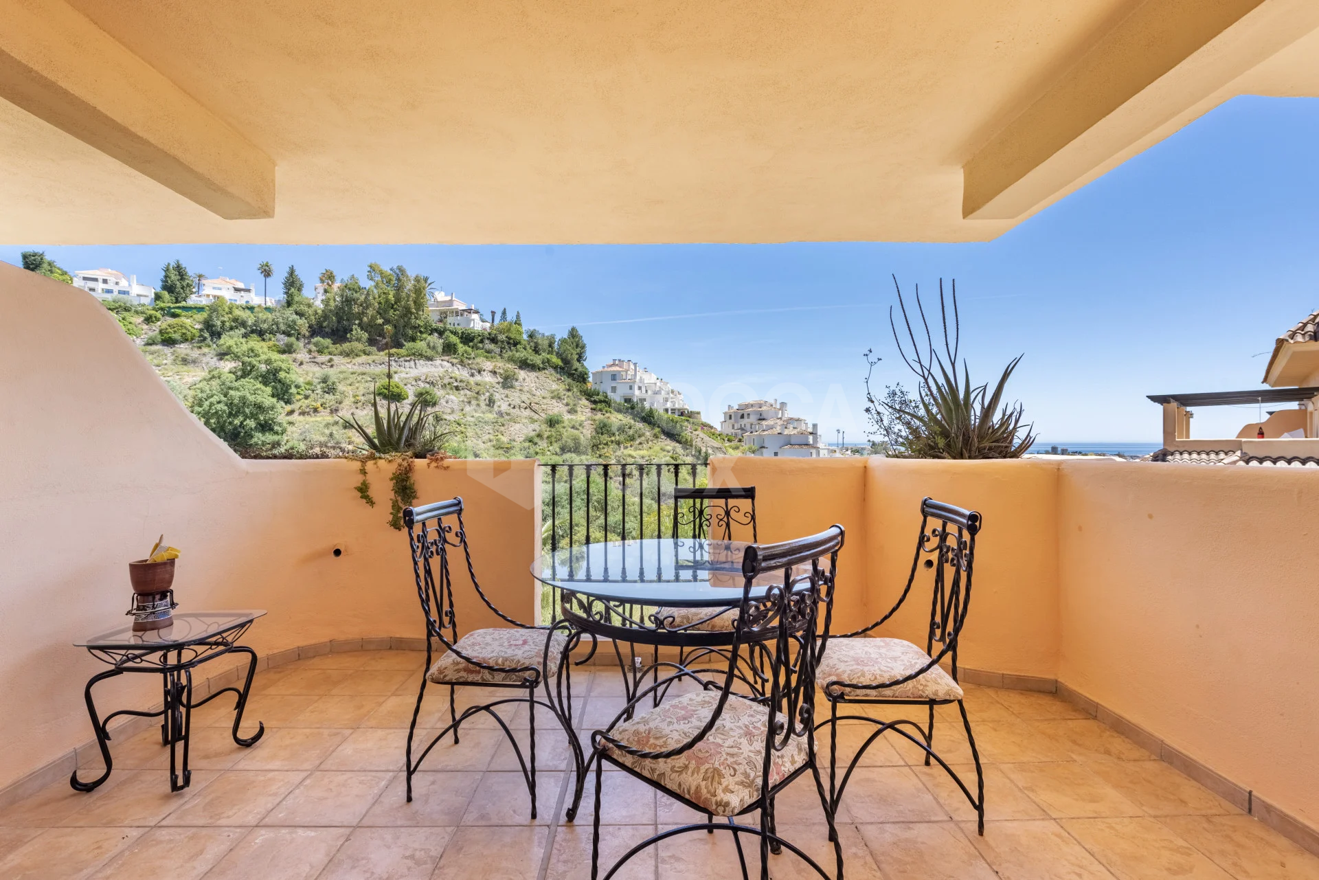 Elegant Coastal Living: Charming 2 Bed, 2 Bath Apartment in Aloha Hill Club