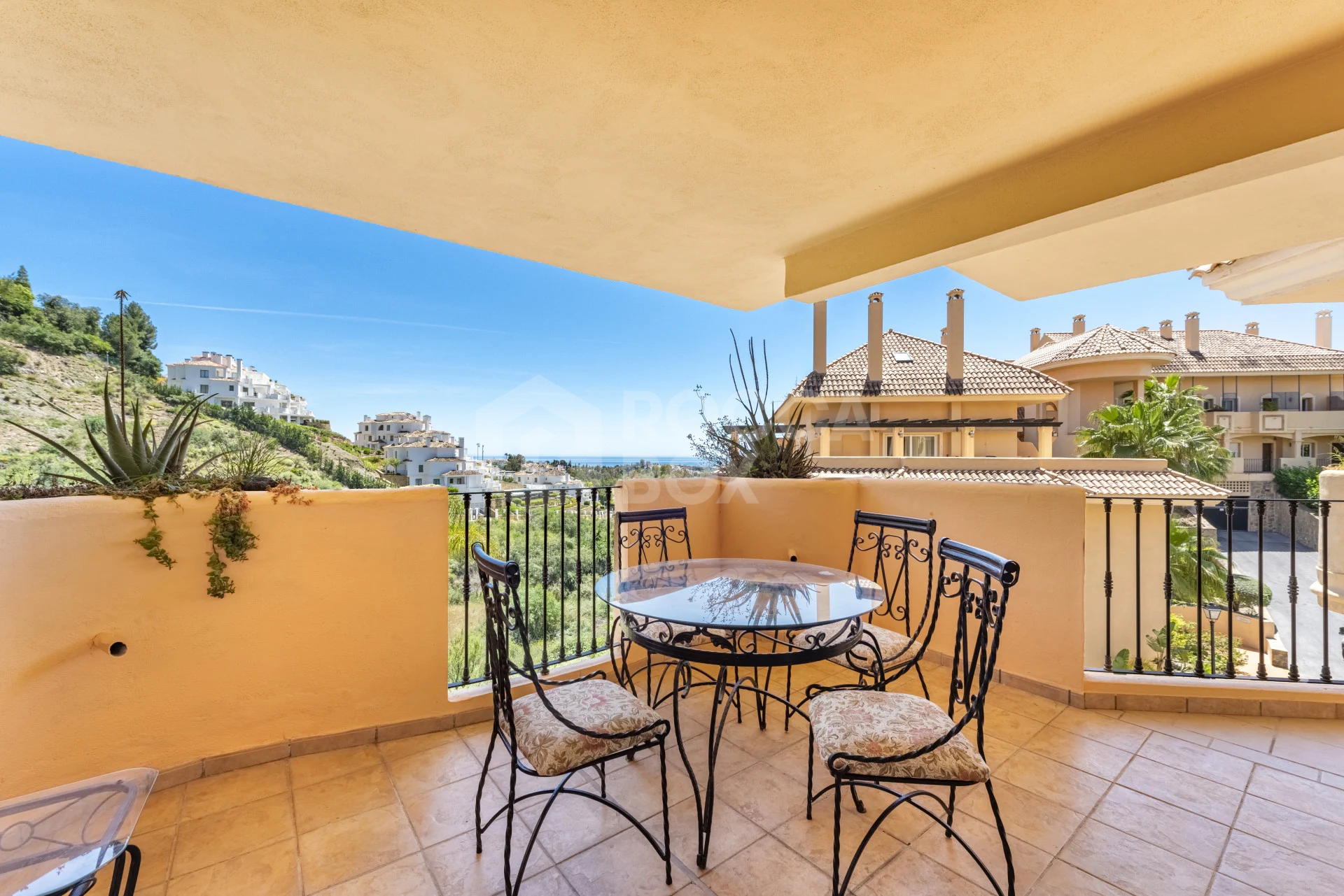 Elegant Coastal Living: Charming 2 Bed, 2 Bath Apartment in Aloha Hill Club