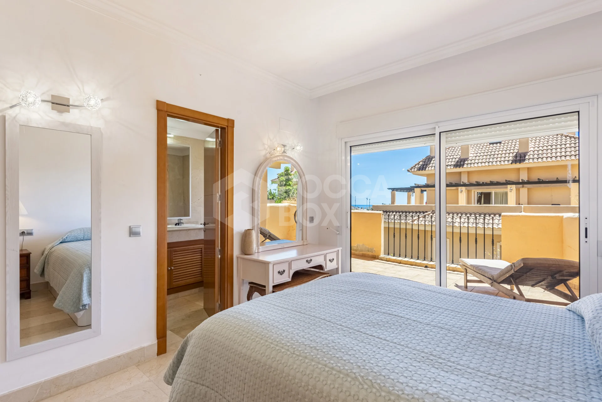 Elegant Coastal Living: Charming 2 Bed, 2 Bath Apartment in Aloha Hill Club