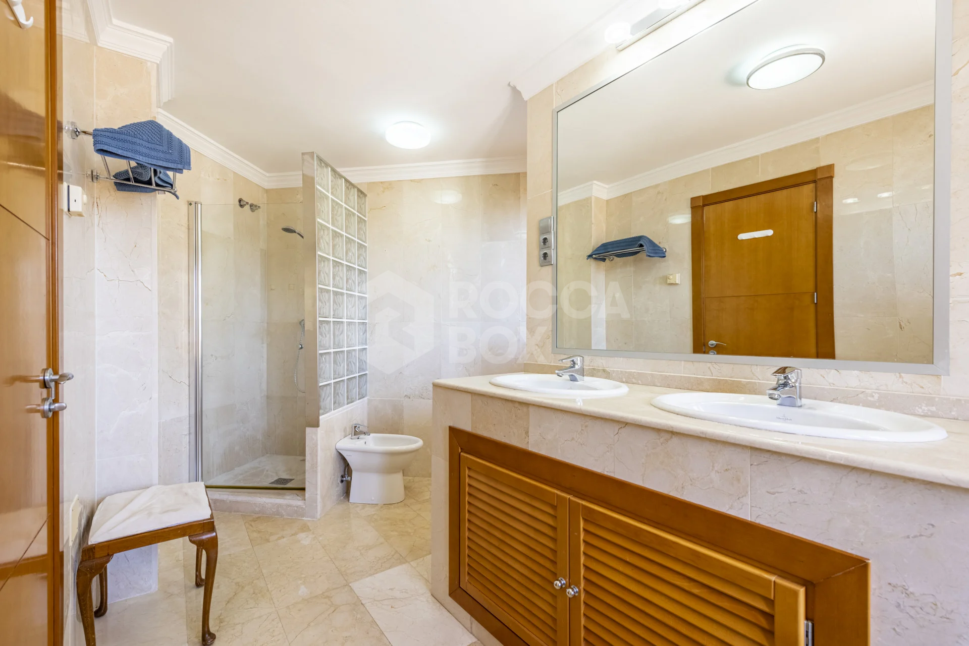 Elegant Coastal Living: Charming 2 Bed, 2 Bath Apartment in Aloha Hill Club