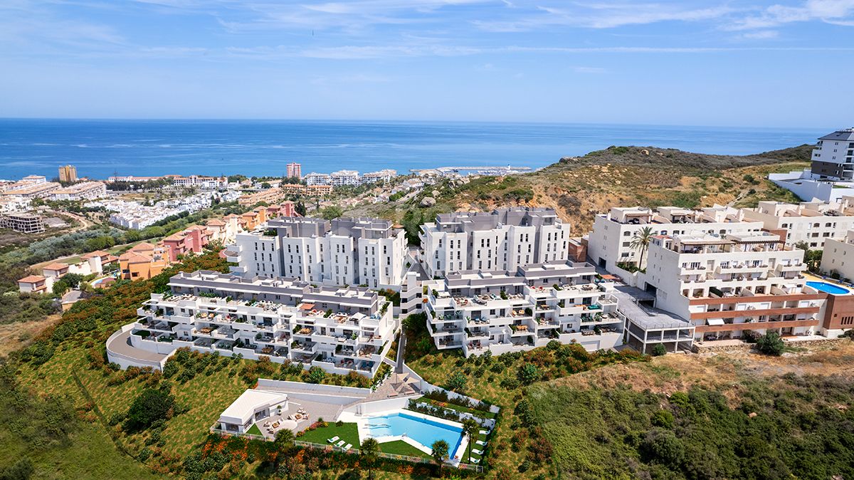 Luxurious 2-Bedroom Apartment with Sea and Golf Course Views