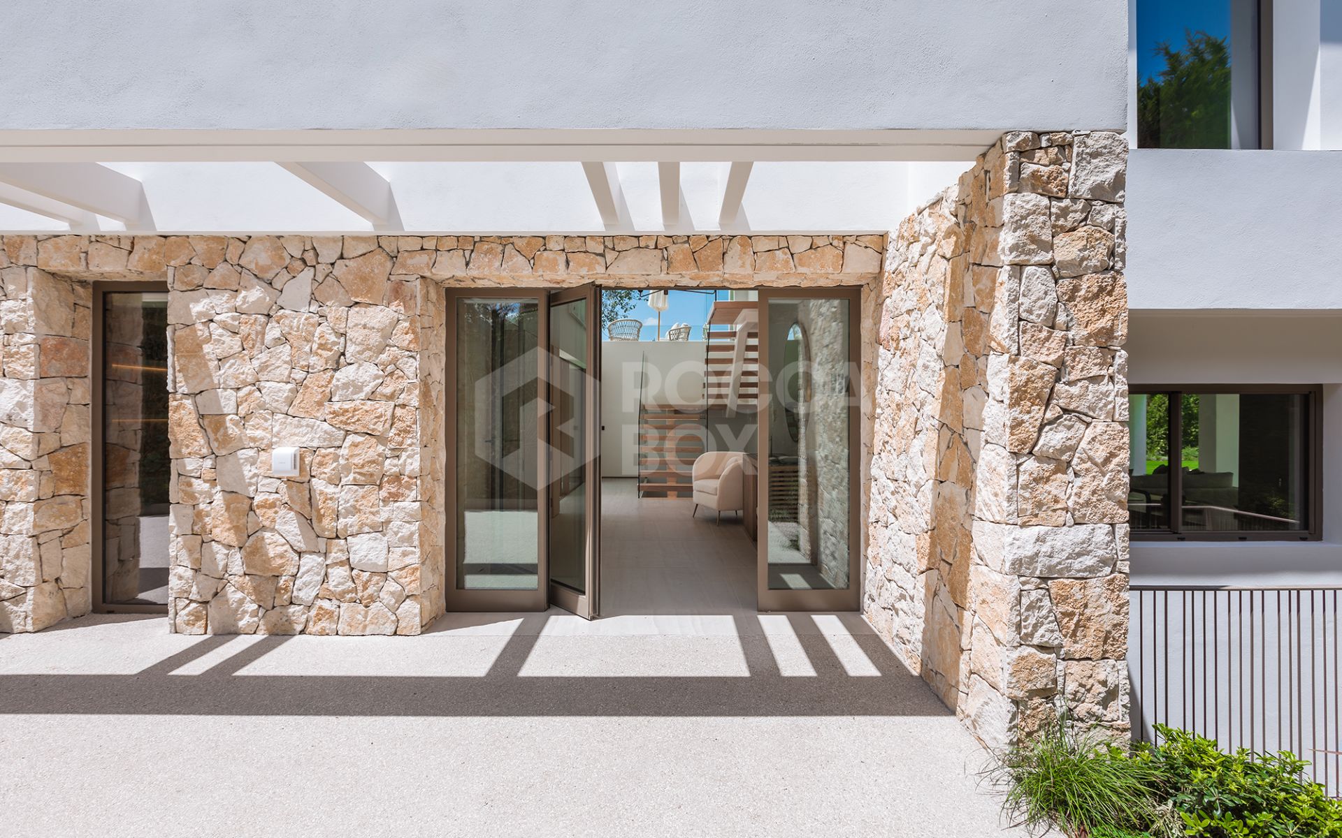 Exquisite Villa in Nueva Andalucia: Contemporary Luxury Redefined