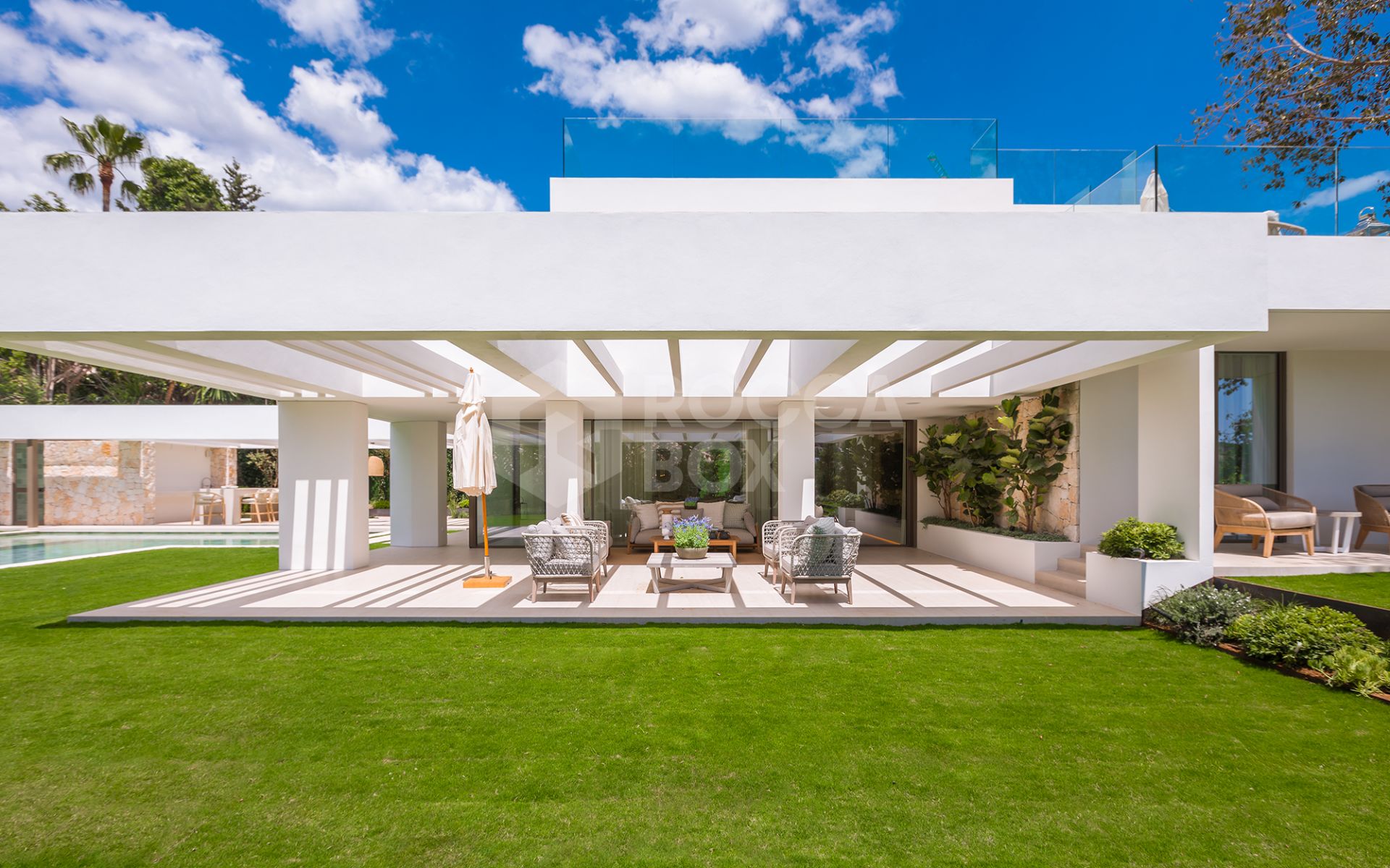Exquisite Villa in Nueva Andalucia: Contemporary Luxury Redefined