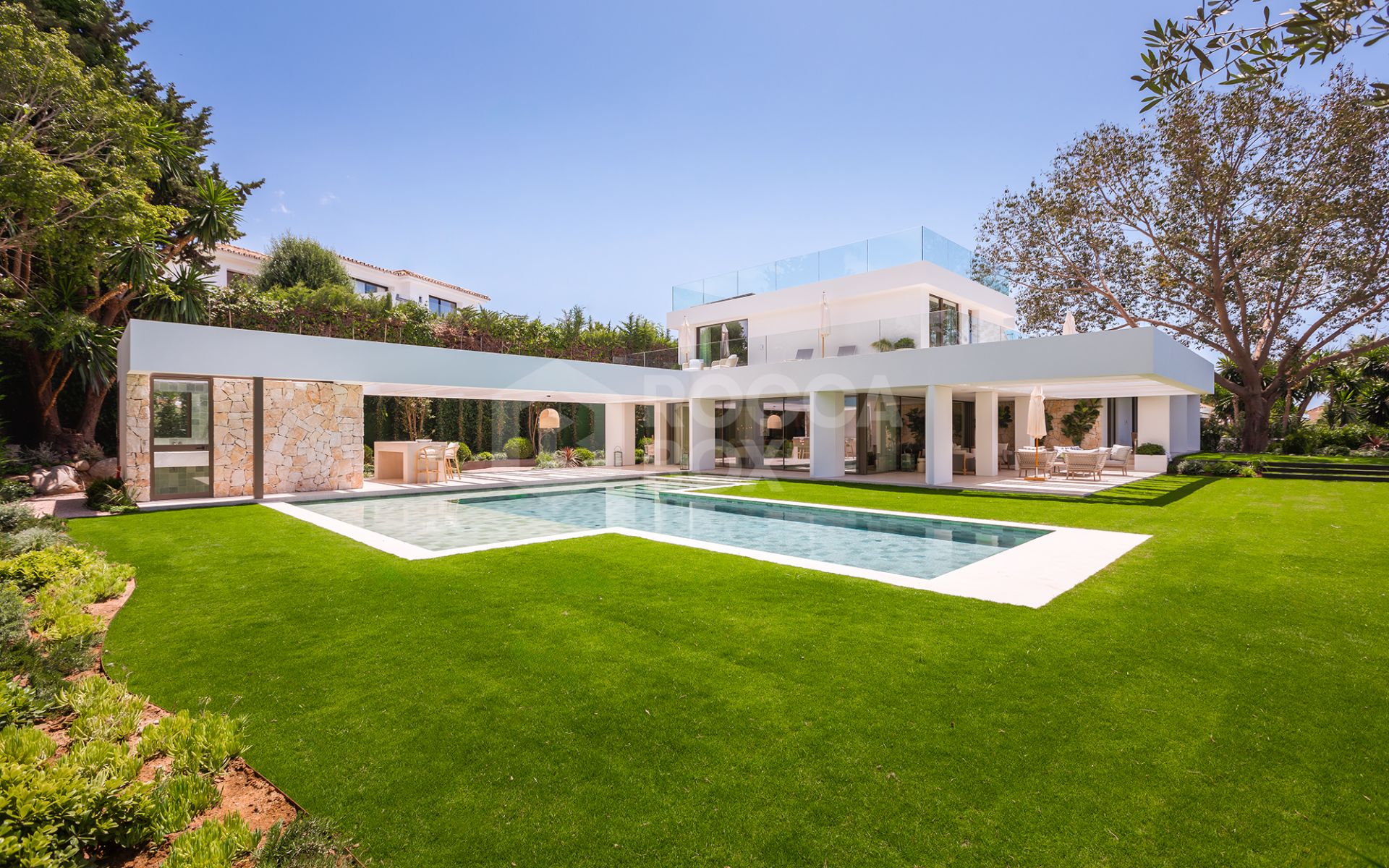 Exquisite Villa in Nueva Andalucia: Contemporary Luxury Redefined