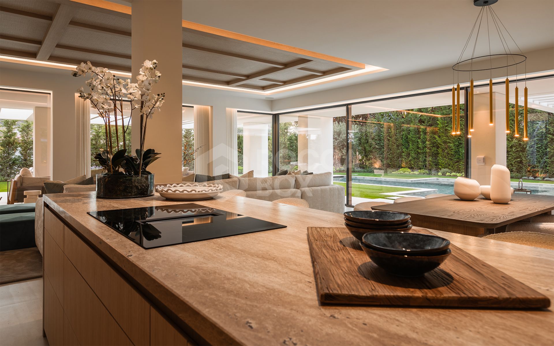Exquisite Villa in Nueva Andalucia: Contemporary Luxury Redefined