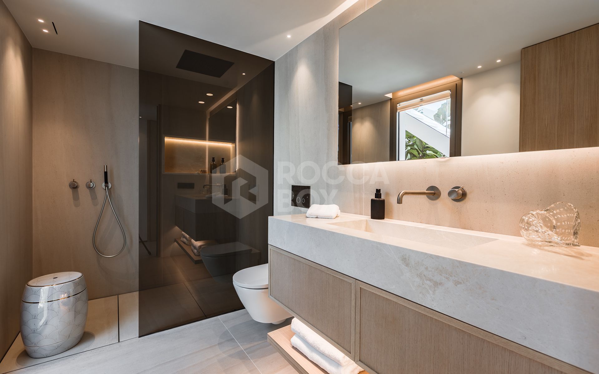 Exquisite Villa in Nueva Andalucia: Contemporary Luxury Redefined