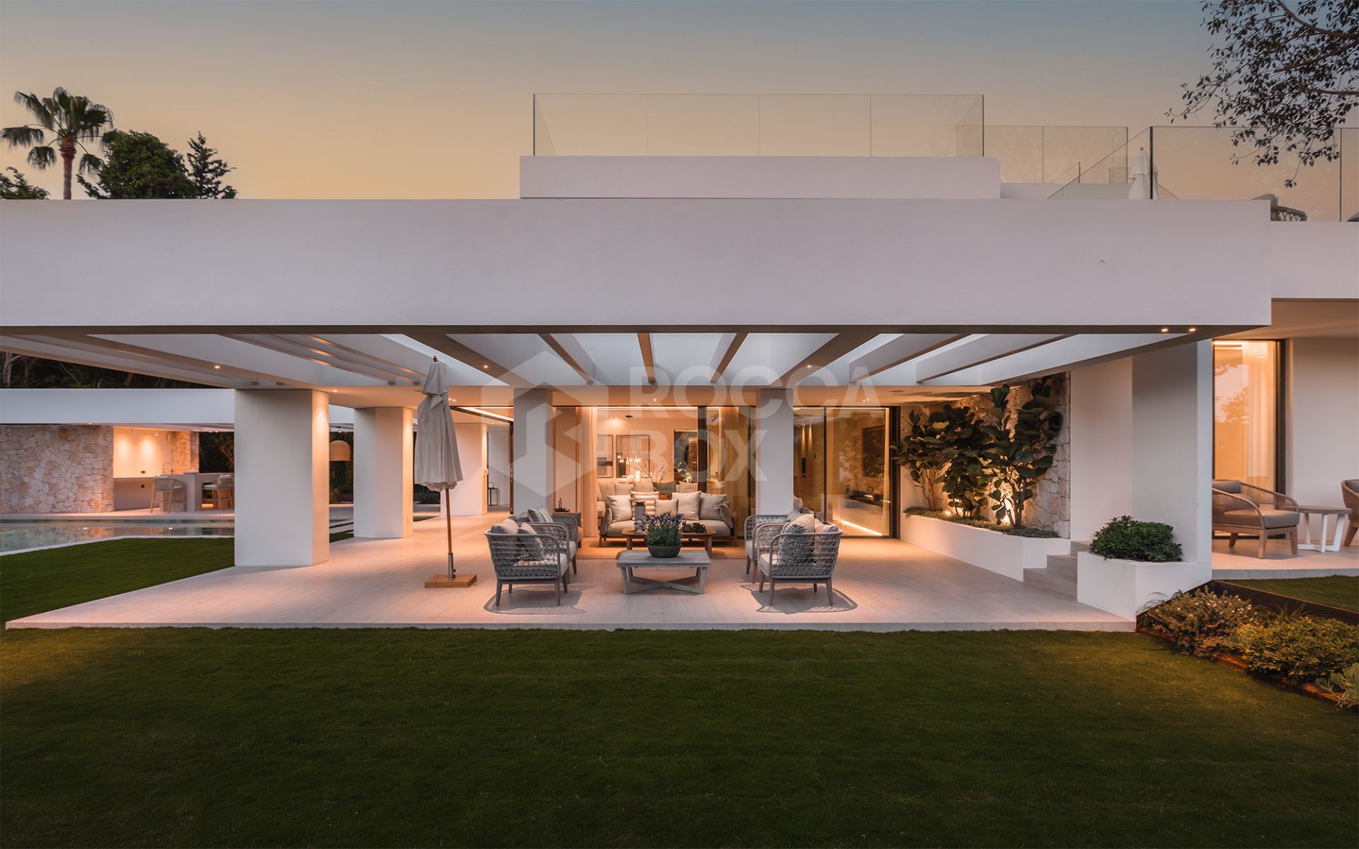 Exquisite Villa in Nueva Andalucia: Contemporary Luxury Redefined