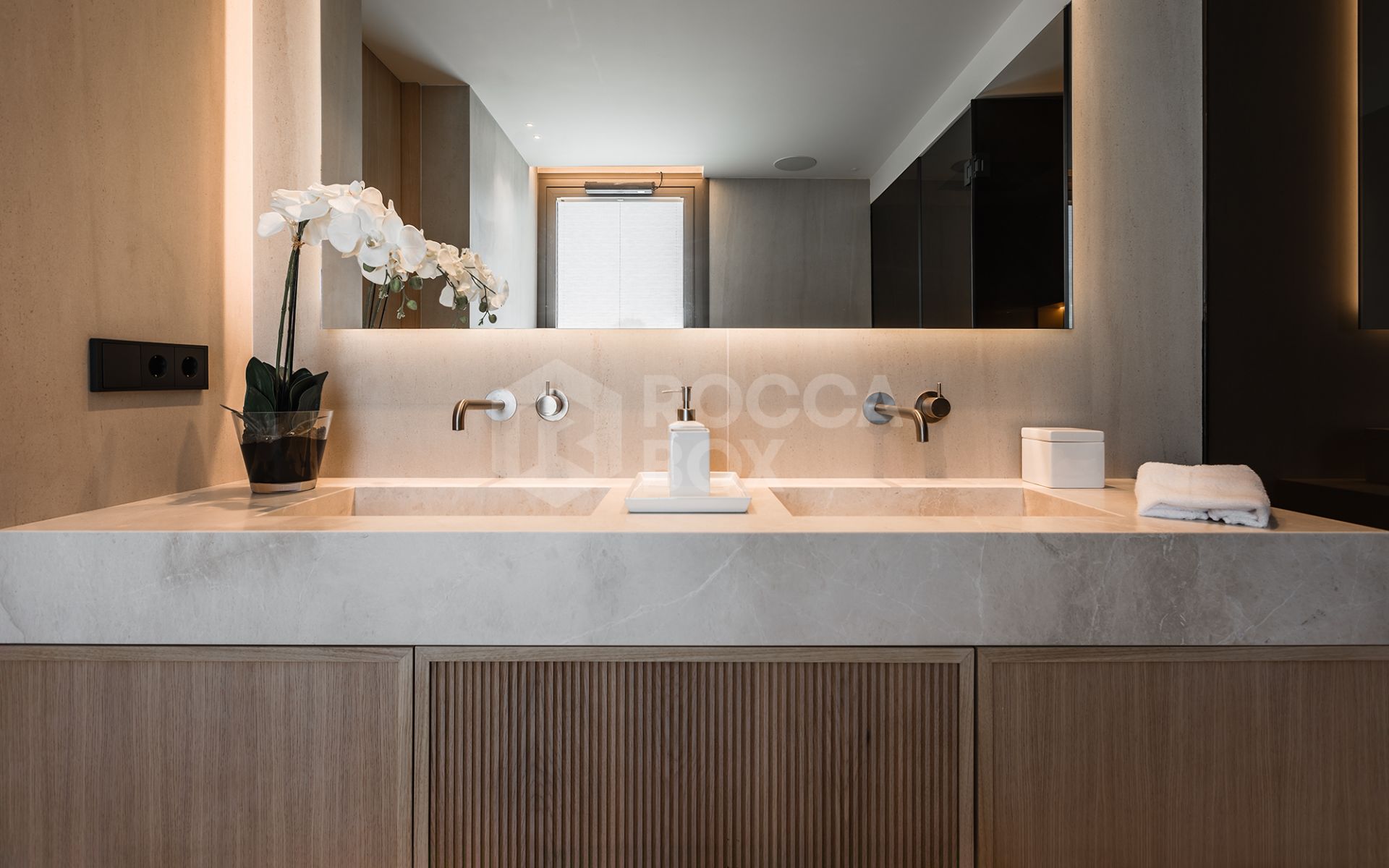 Exquisite Villa in Nueva Andalucia: Contemporary Luxury Redefined