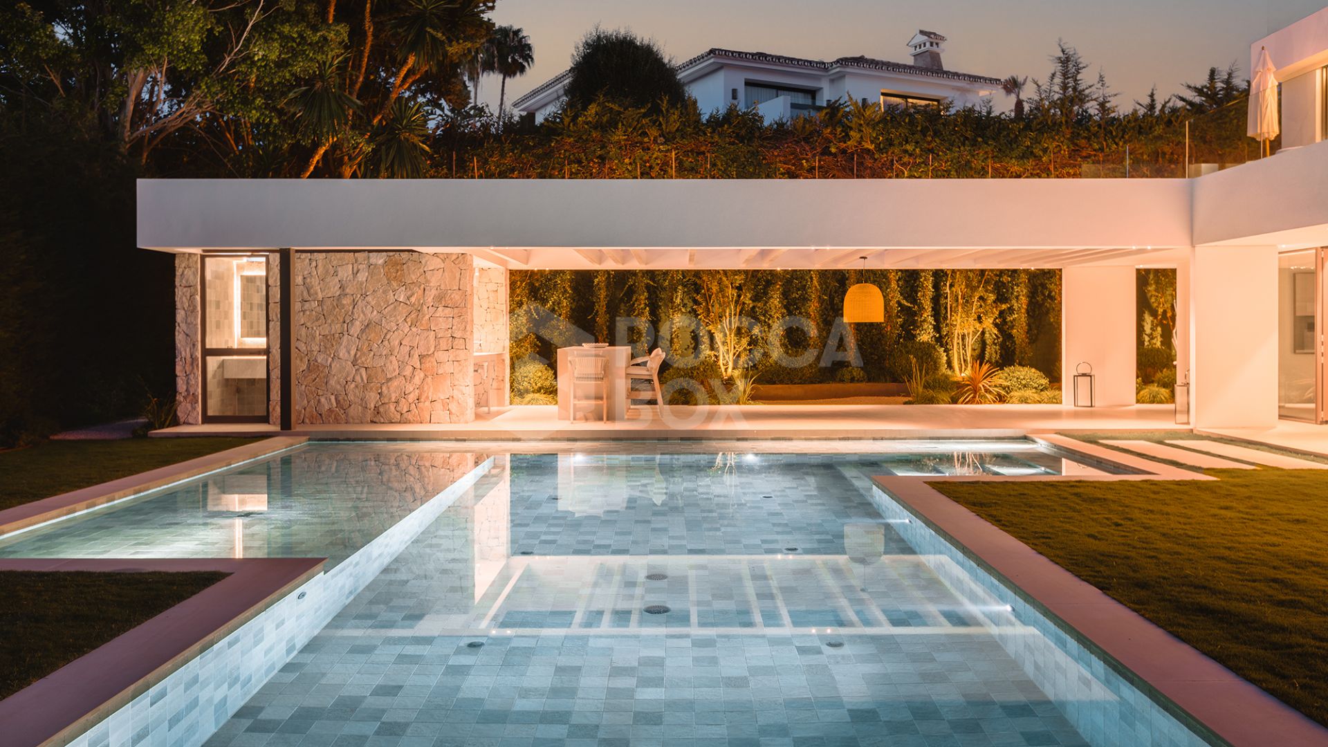 Exquisite Villa in Nueva Andalucia: Contemporary Luxury Redefined
