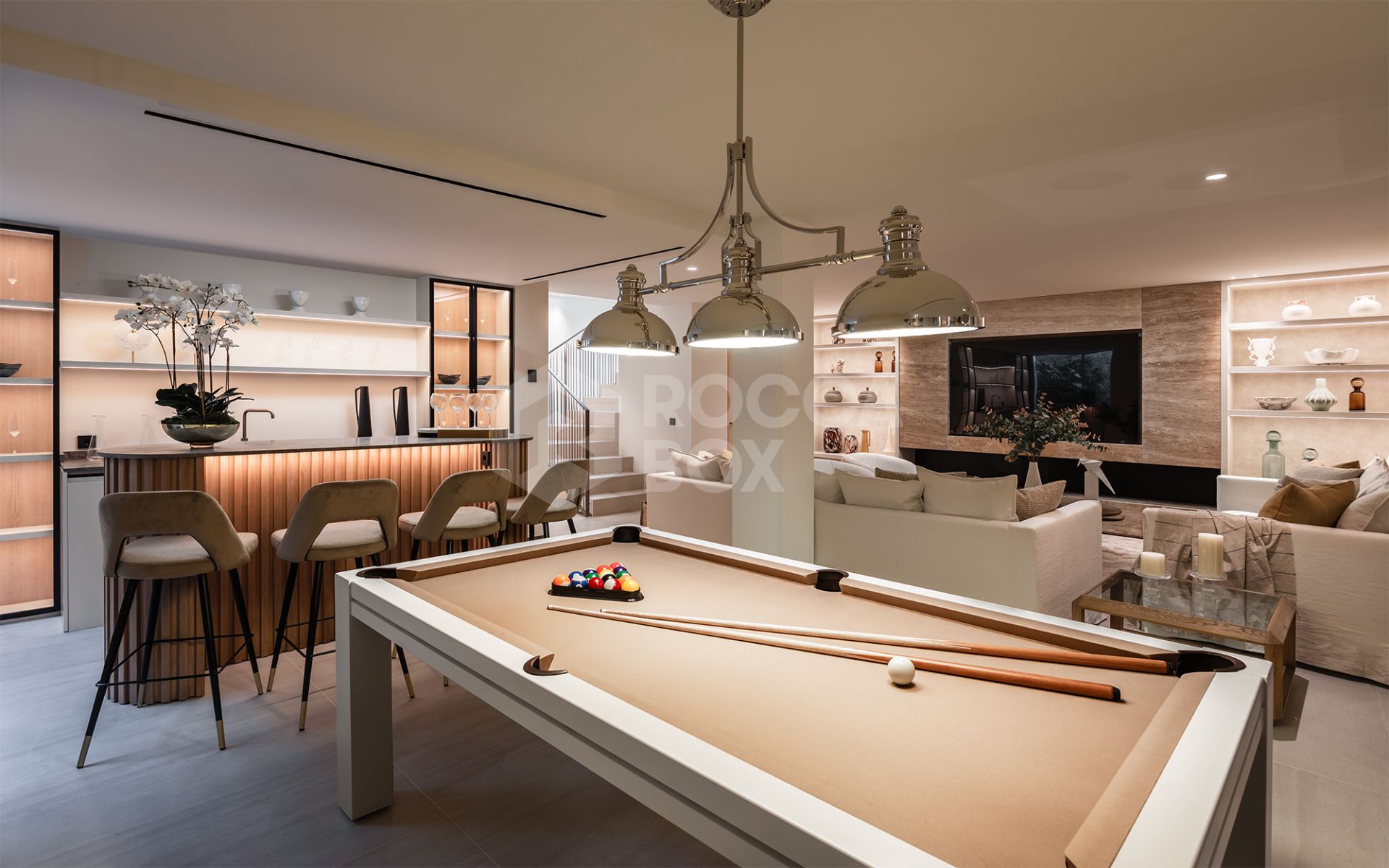 Exquisite Villa in Nueva Andalucia: Contemporary Luxury Redefined