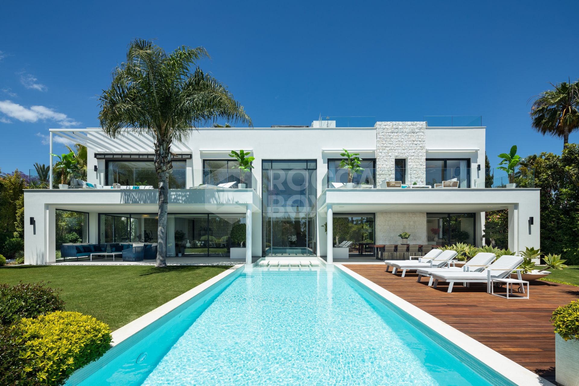 Luxurious Coastal Retreat in Marbella East: Award-Winning Modern Villa
