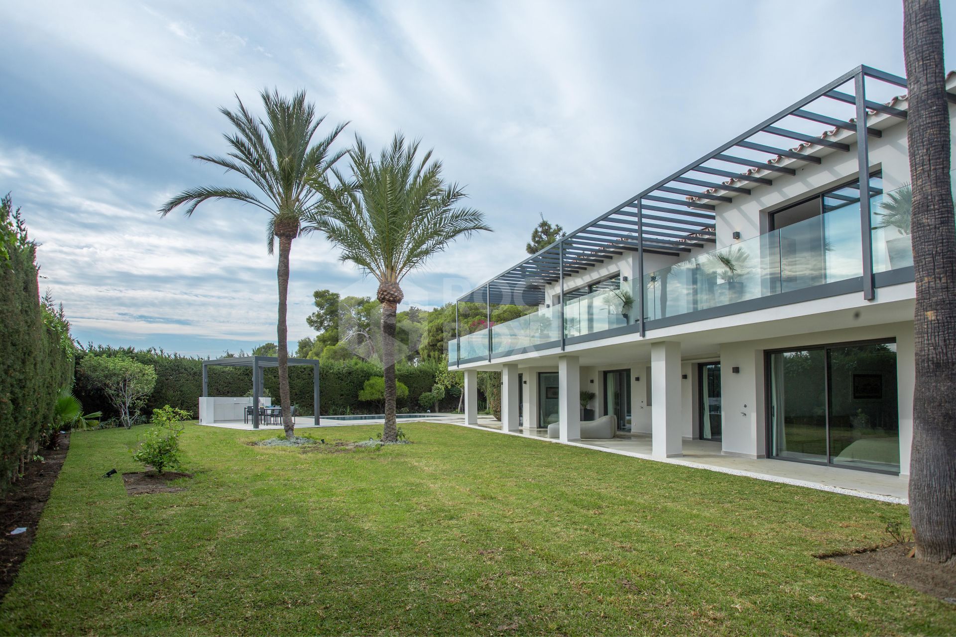 Exquisite 5-Bedroom Villa with Panoramic Views in Golden Mile, Nagüeles