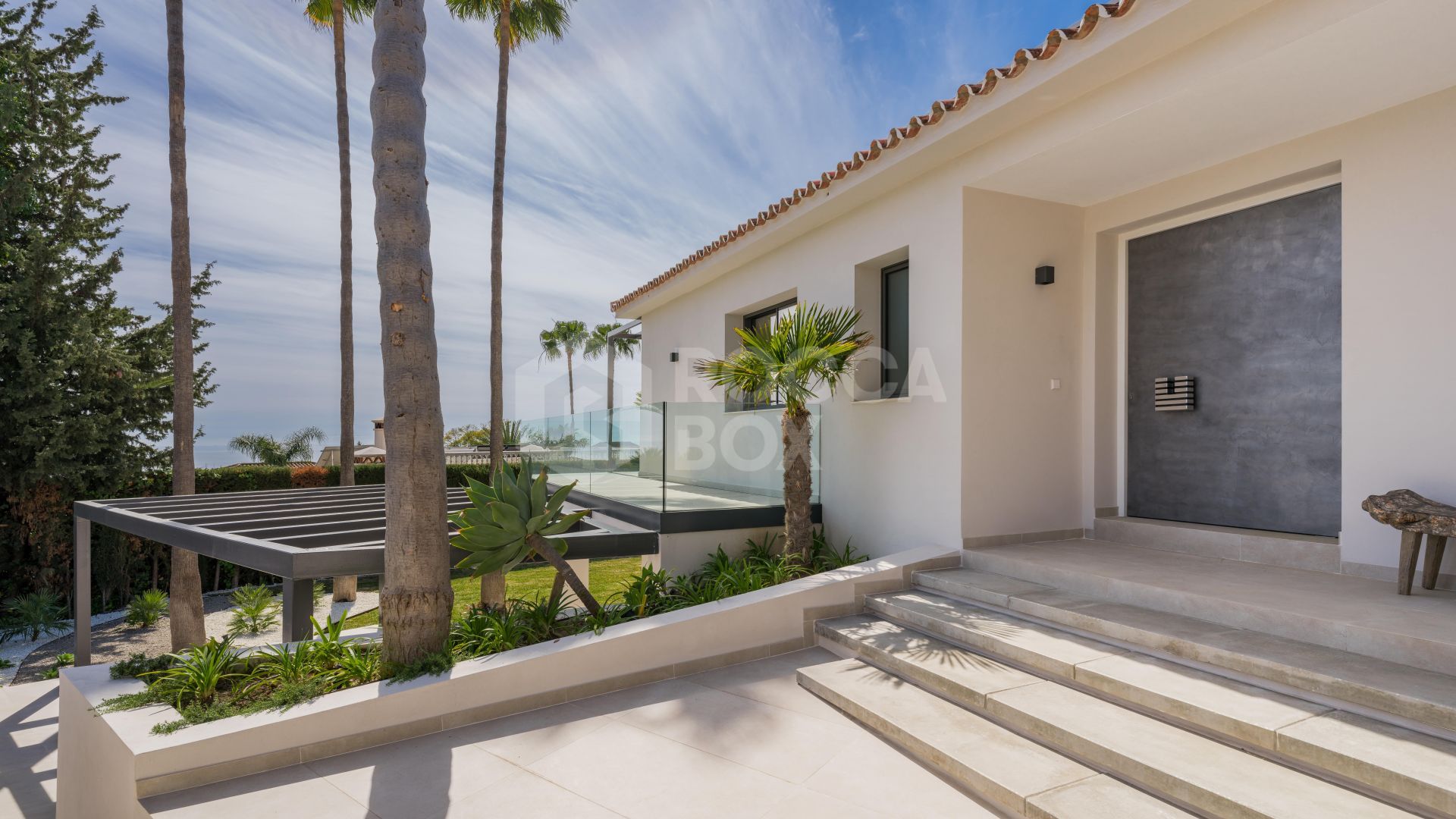 Exquisite 5-Bedroom Villa with Panoramic Views in Golden Mile, Nagüeles