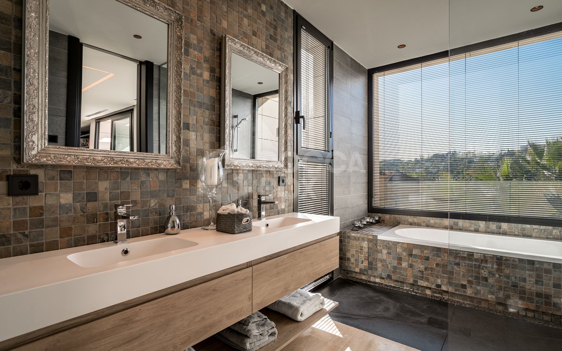 Luxurious Futuristic Villa in Exclusive Parcelas del Golf