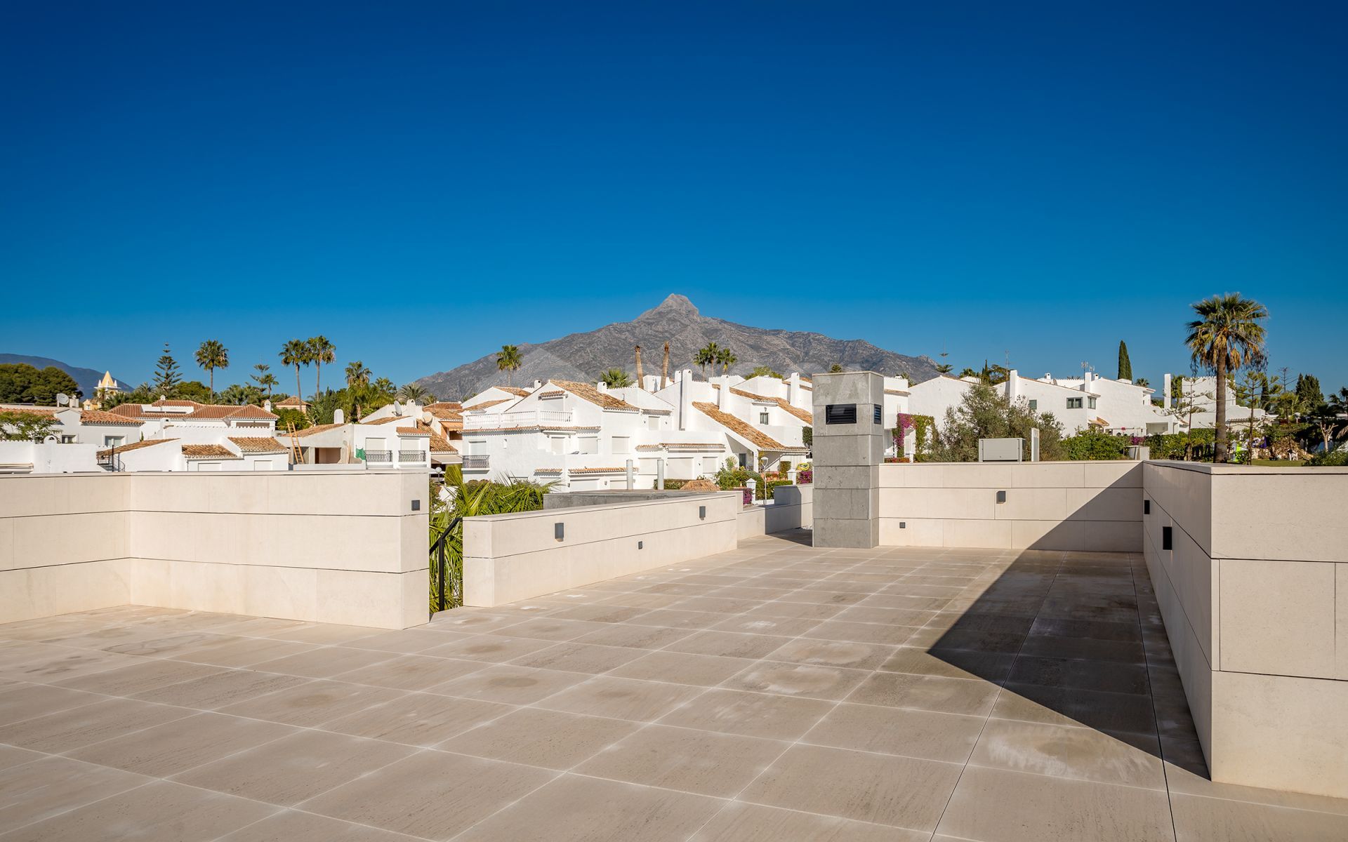 Luxurious Futuristic Villa in Exclusive Parcelas del Golf