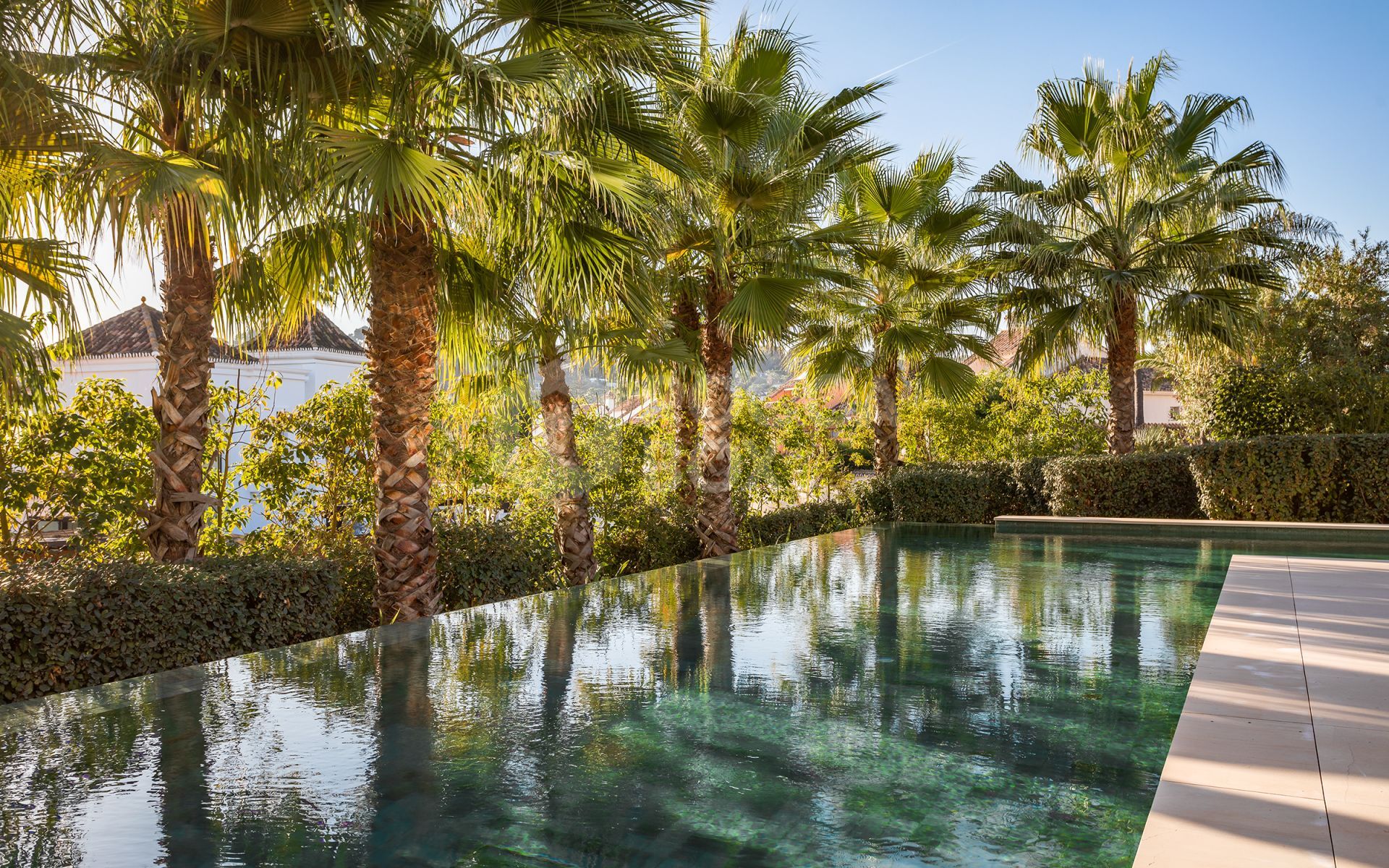 Luxurious Futuristic Villa in Exclusive Parcelas del Golf