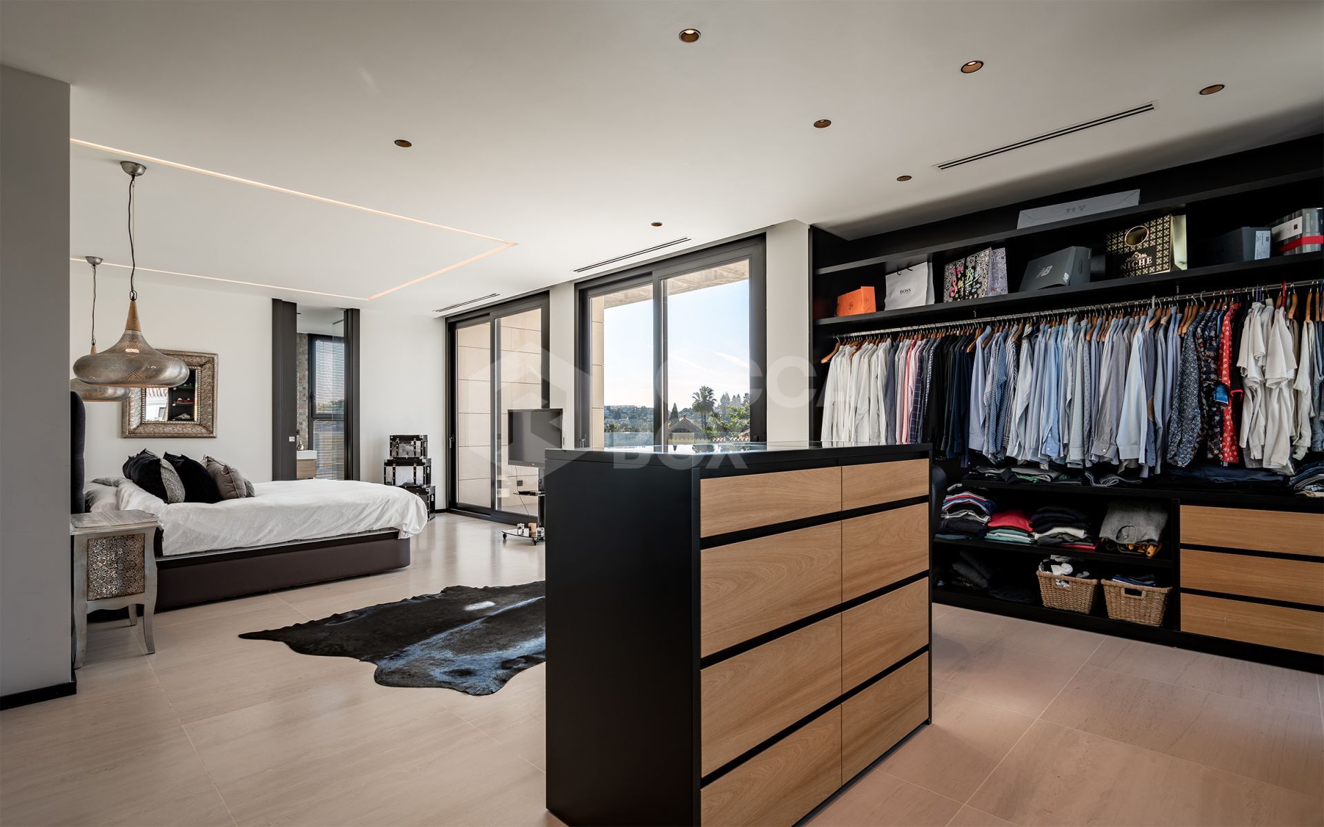 Luxurious Futuristic Villa in Exclusive Parcelas del Golf