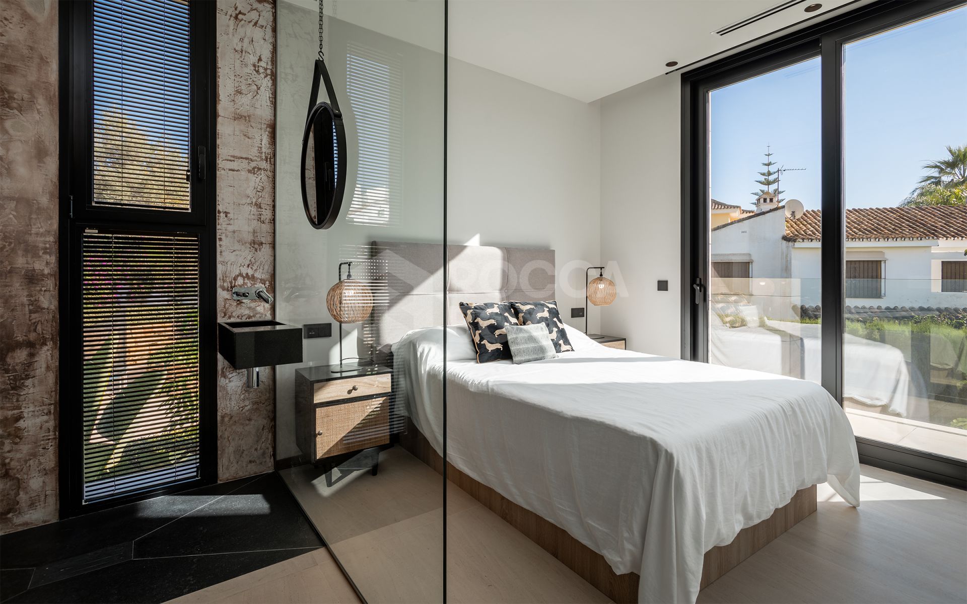 Luxurious Futuristic Villa in Exclusive Parcelas del Golf
