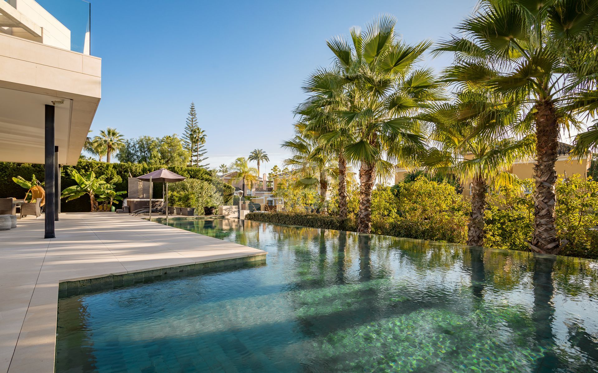 Luxurious Futuristic Villa in Exclusive Parcelas del Golf