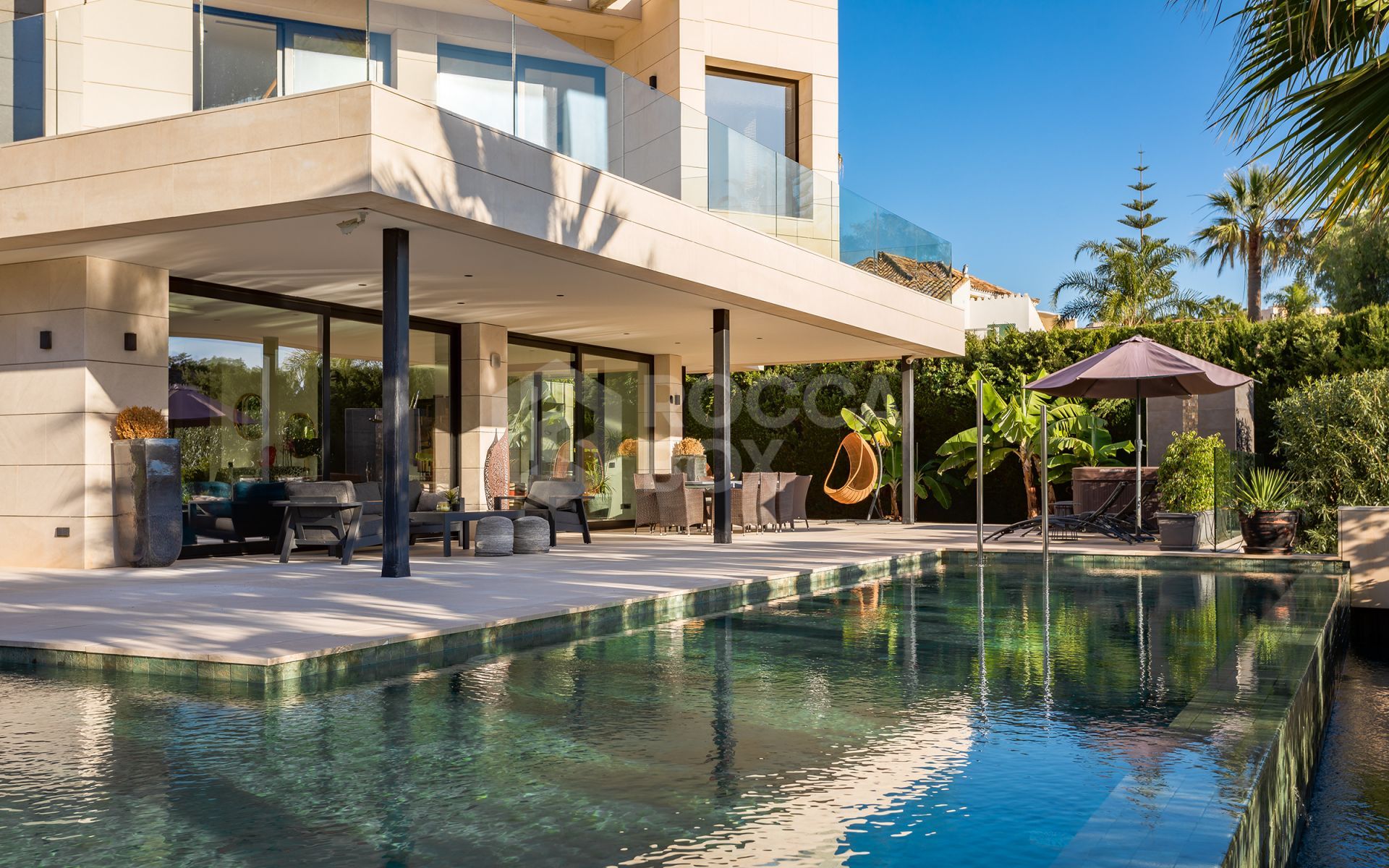 Luxurious Futuristic Villa in Exclusive Parcelas del Golf