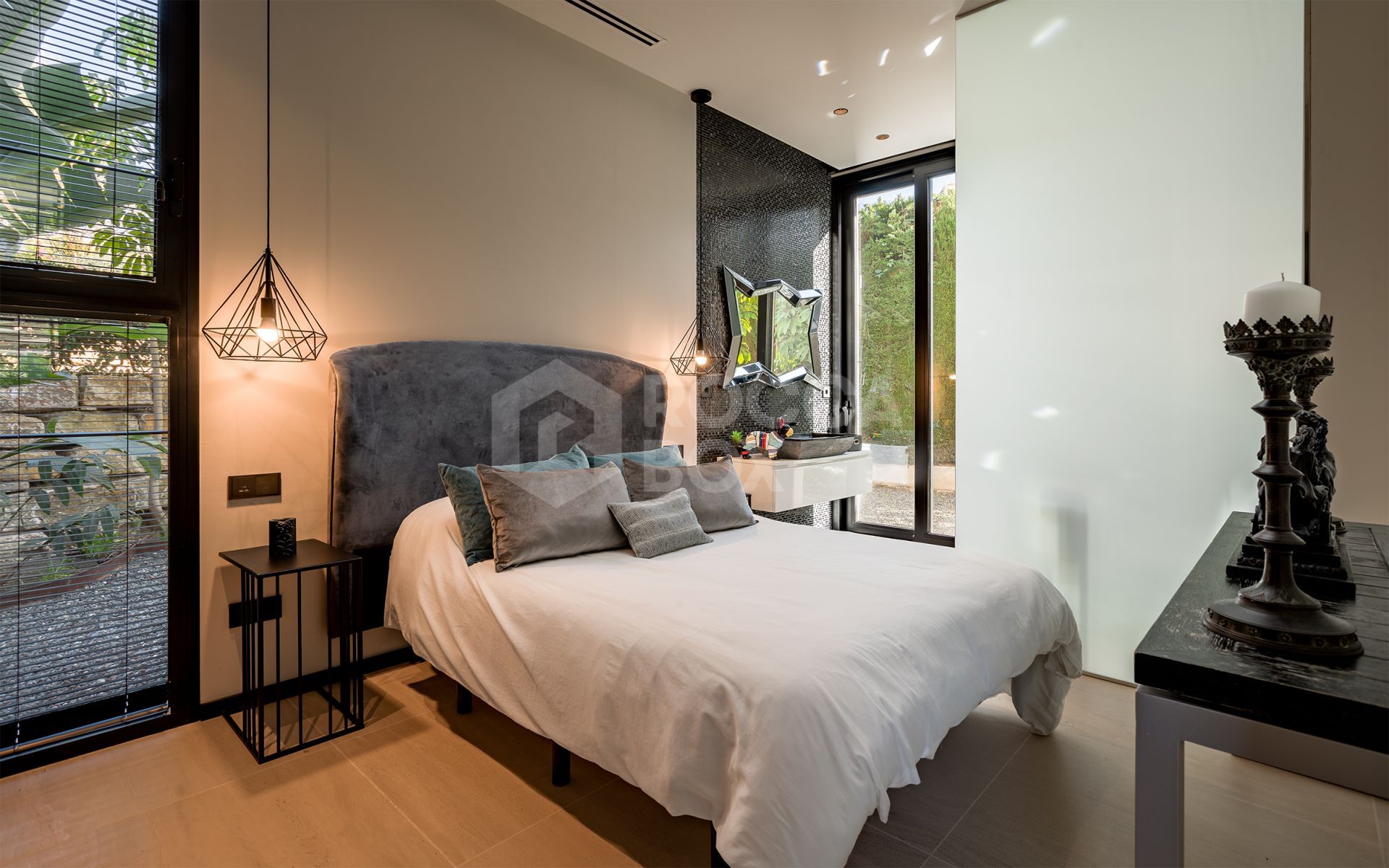 Luxurious Futuristic Villa in Exclusive Parcelas del Golf