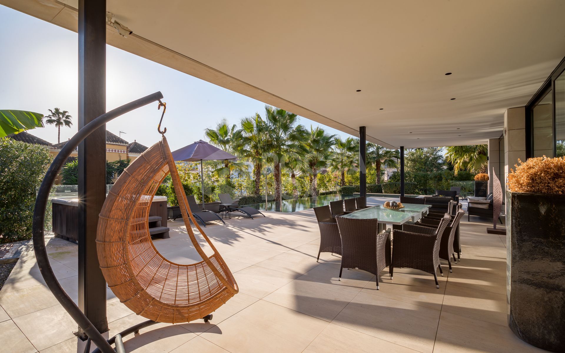 Luxurious Futuristic Villa in Exclusive Parcelas del Golf